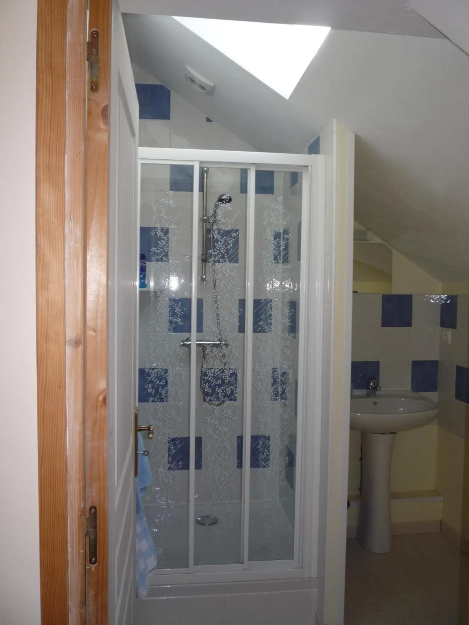 Shower in Chambres d'Hôtes La Chouette