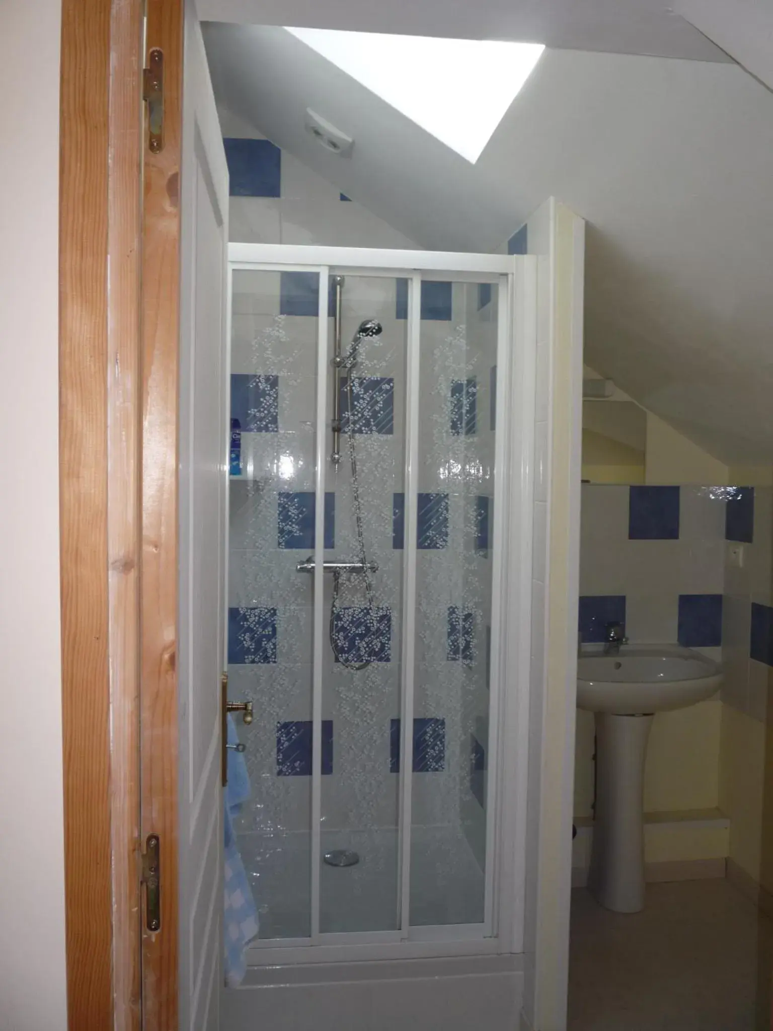 Triple Room in Chambres d'Hôtes La Chouette Triple Room in Chambres d'Hôtes La Chouette