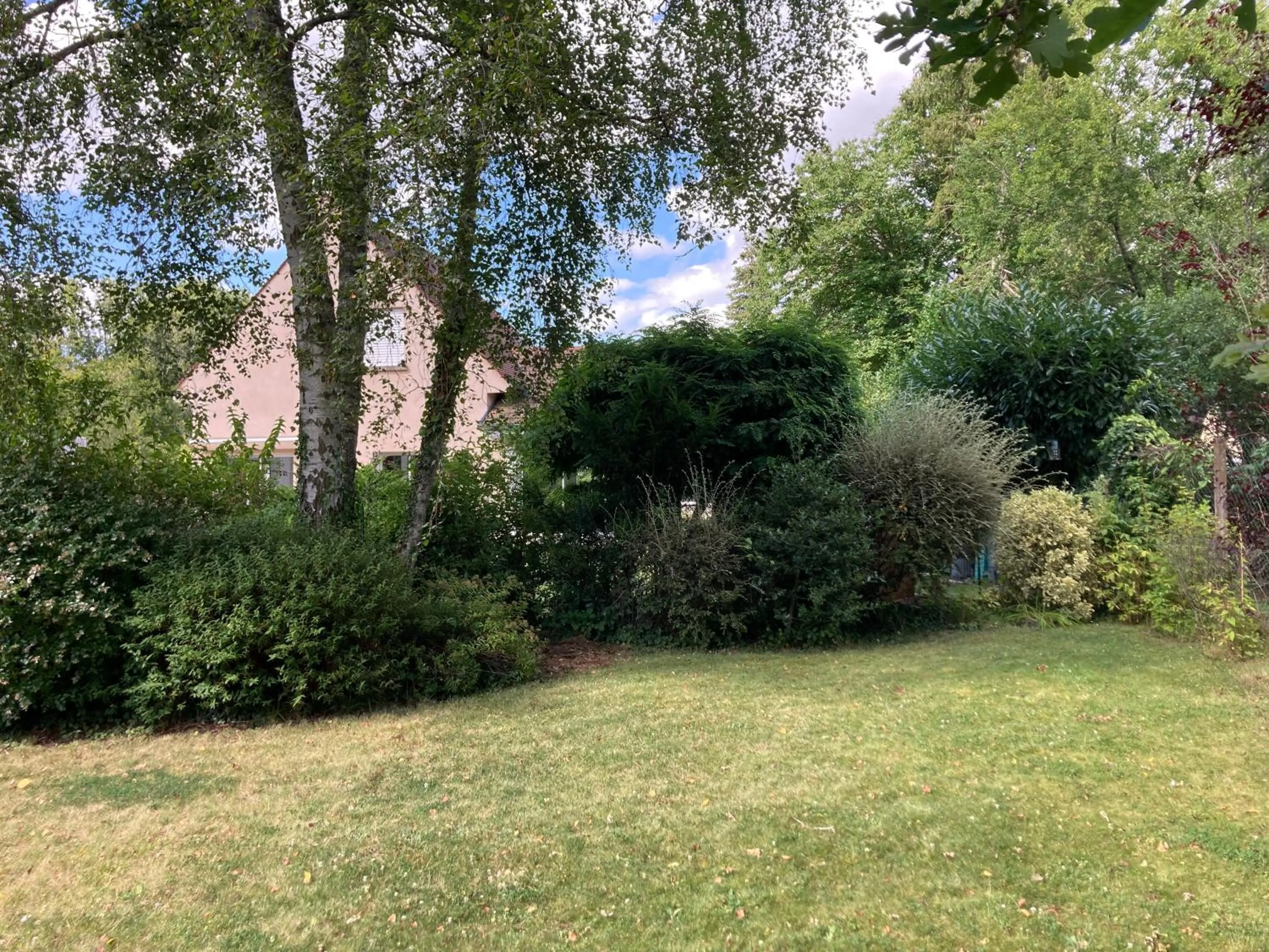 Garden in Maison Chevreuse, chambre chez l'habitant