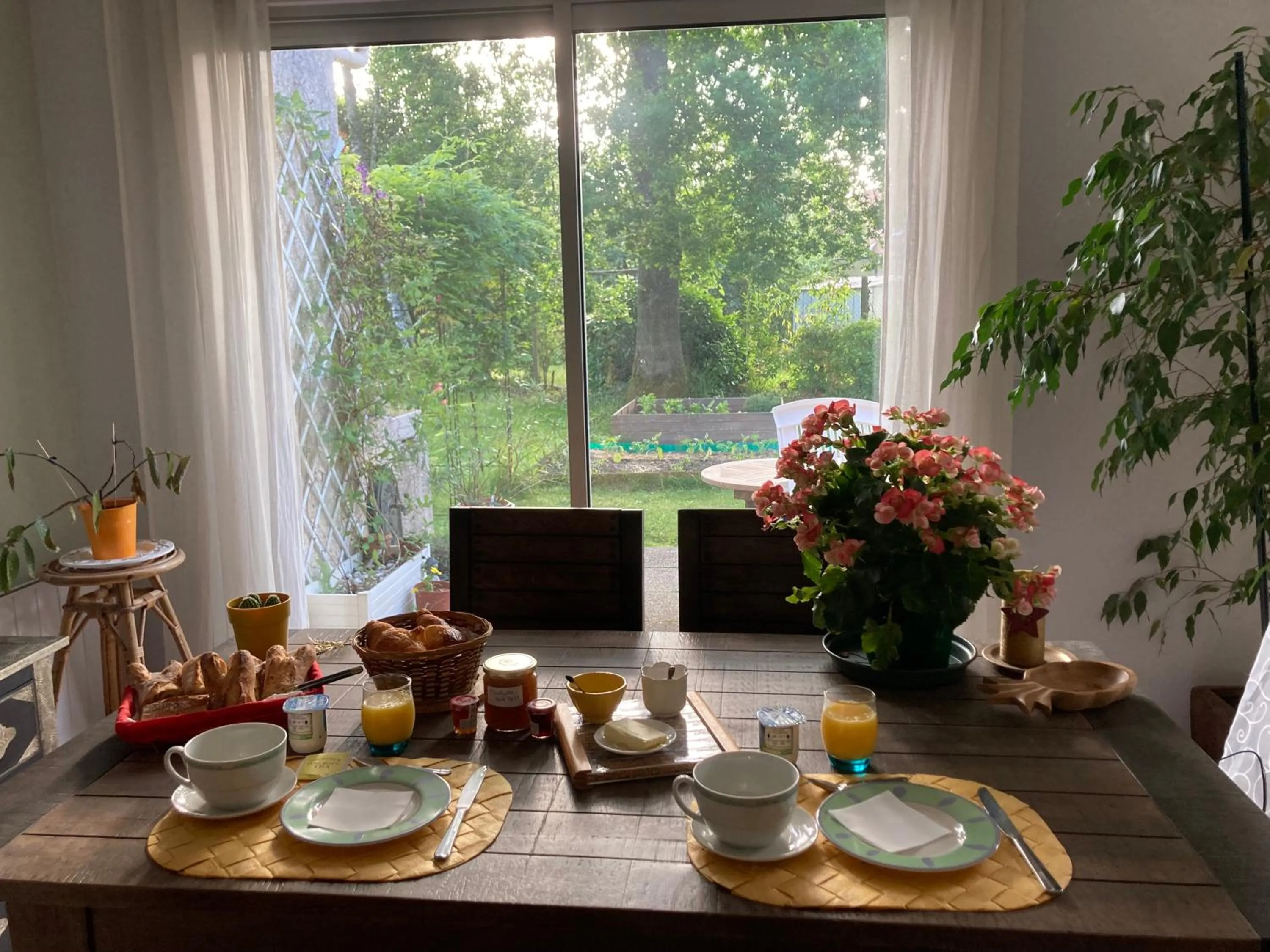Breakfast in Maison Chevreuse, chambre chez l'habitant