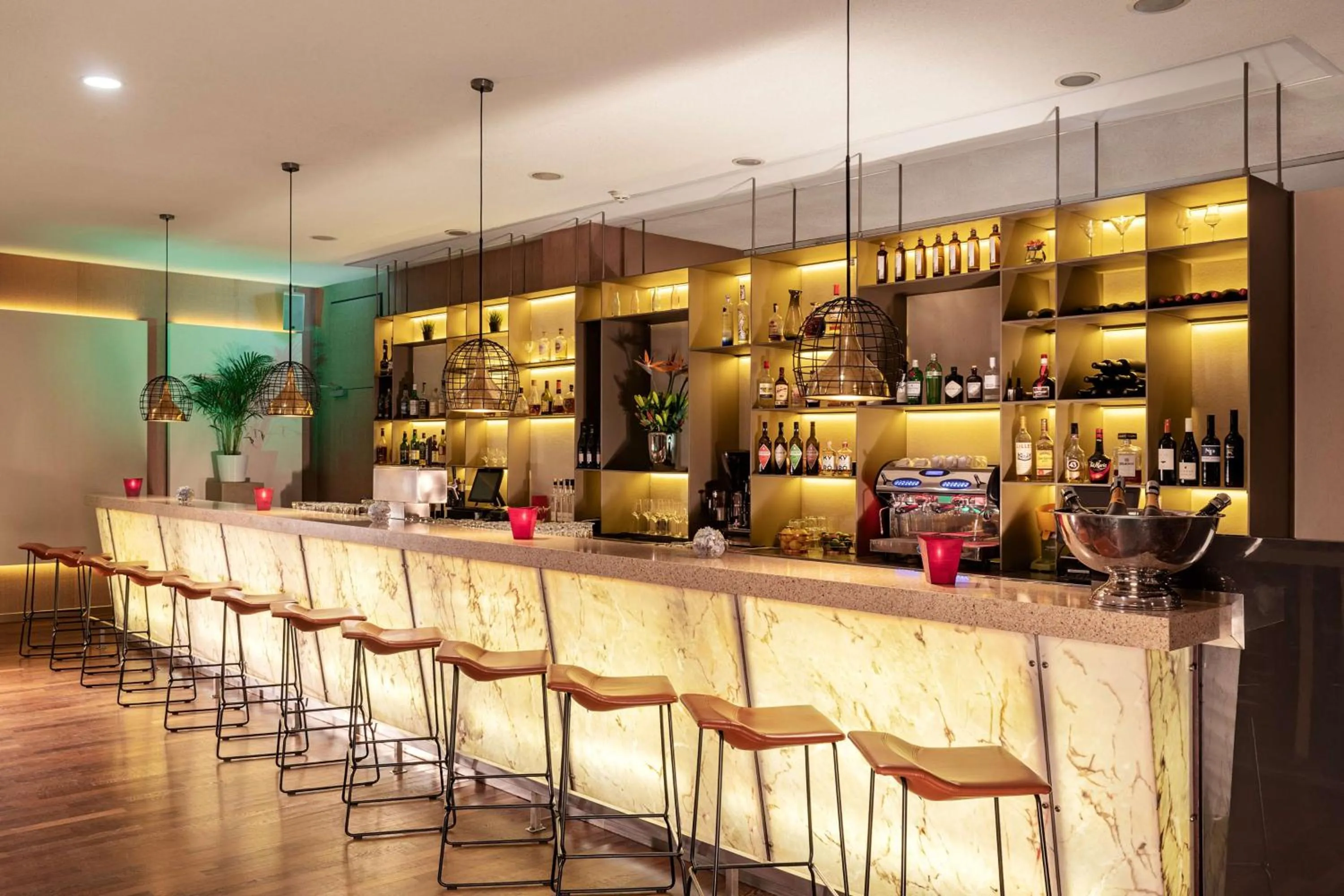 Lounge or bar in NH Collection Berlin Mitte am Checkpoint Charlie