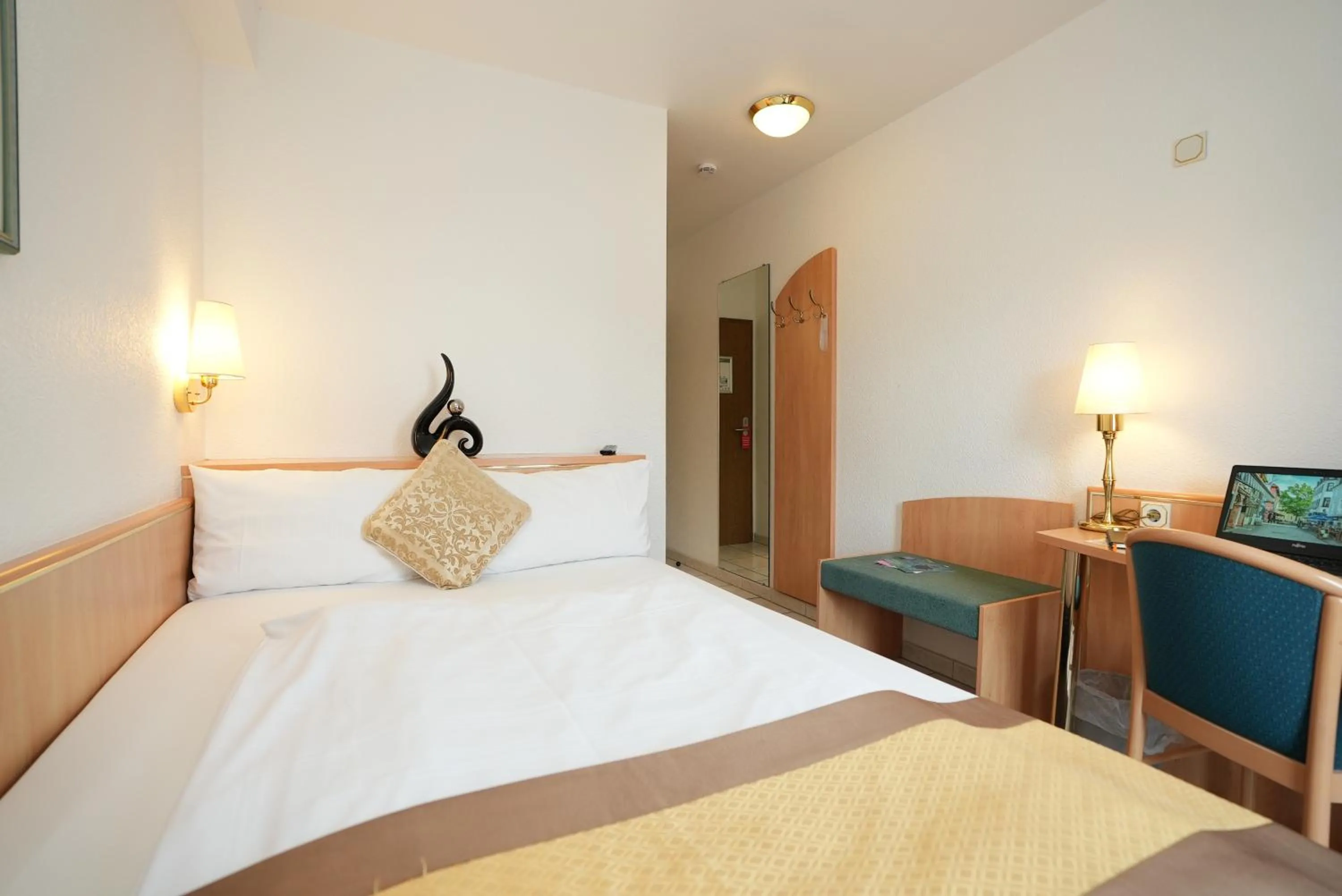 Bed in UNO Hotel Posthof Saarlouis