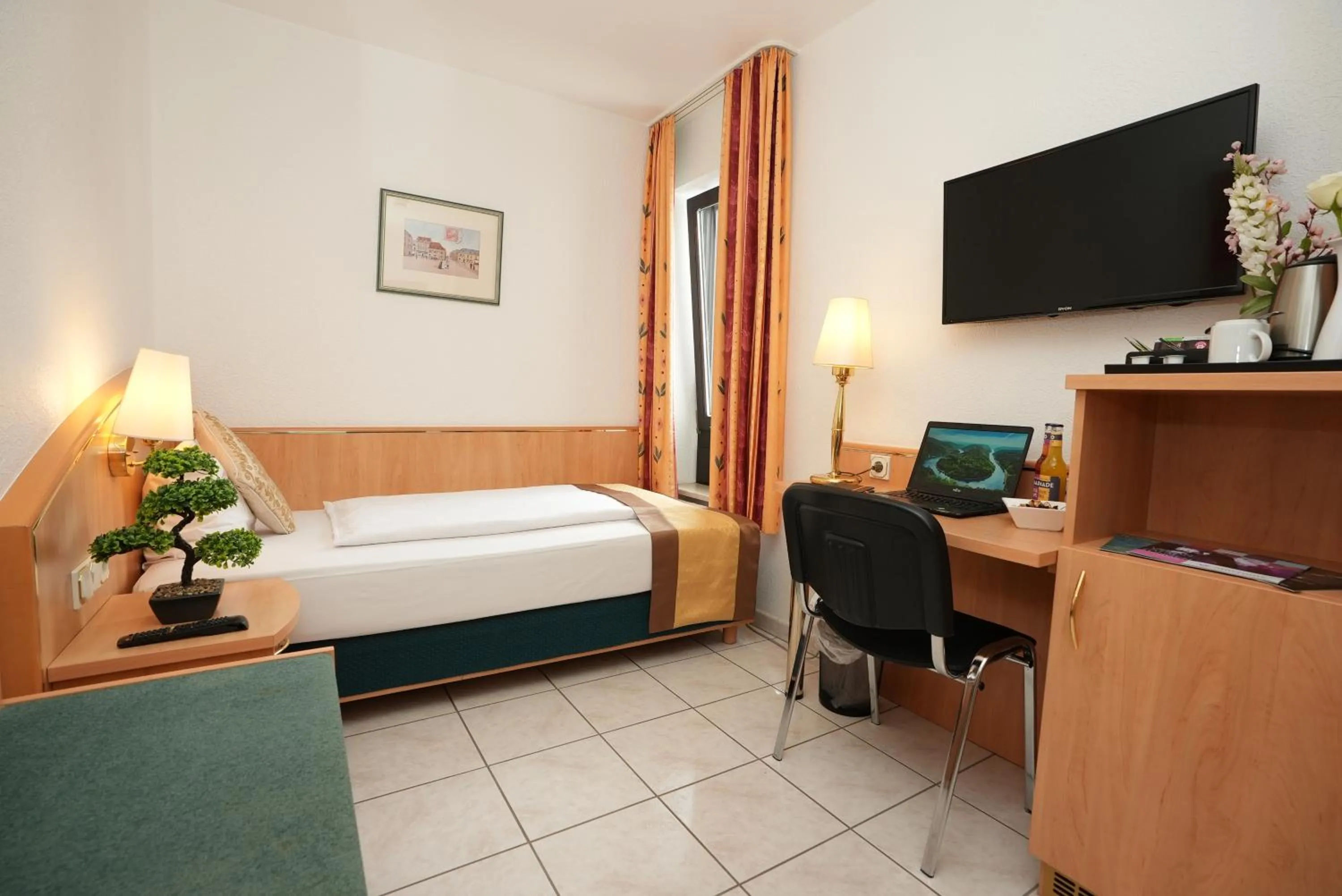 Bed in UNO Hotel Posthof Saarlouis