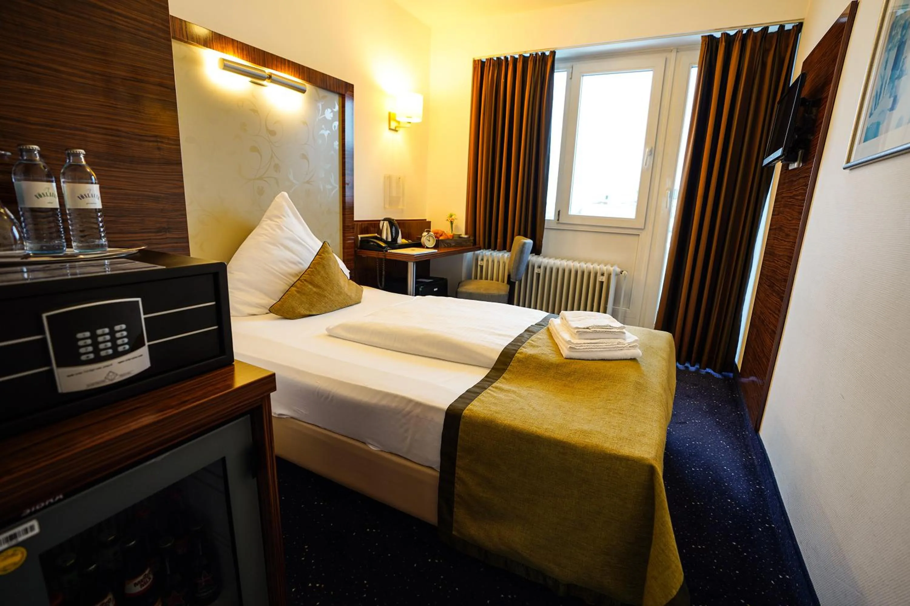 Bed in Hotel Scala Frankfurt City Centre