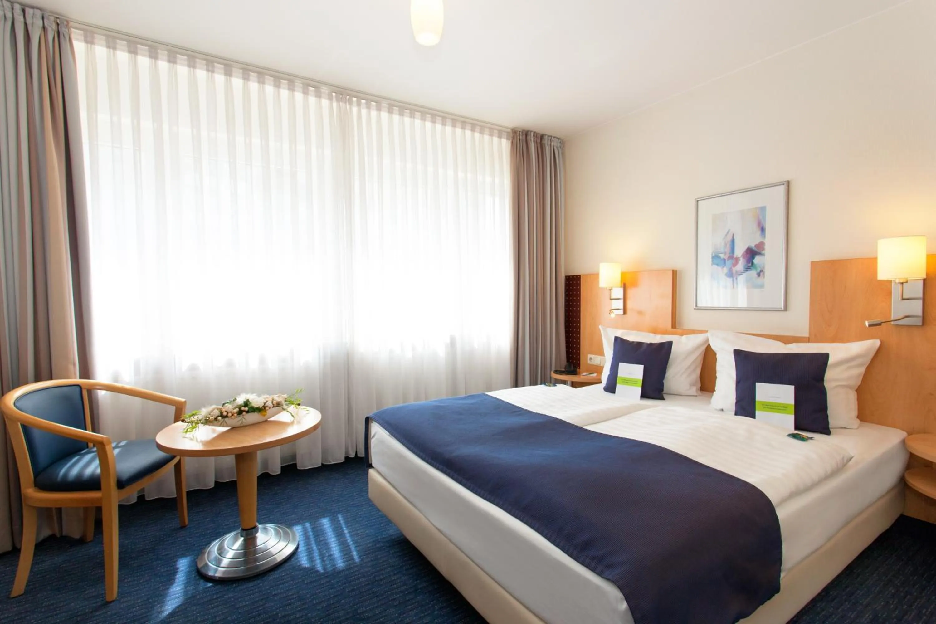 Photo of the whole room, Bed in Hotel Scala Frankfurt City Centre