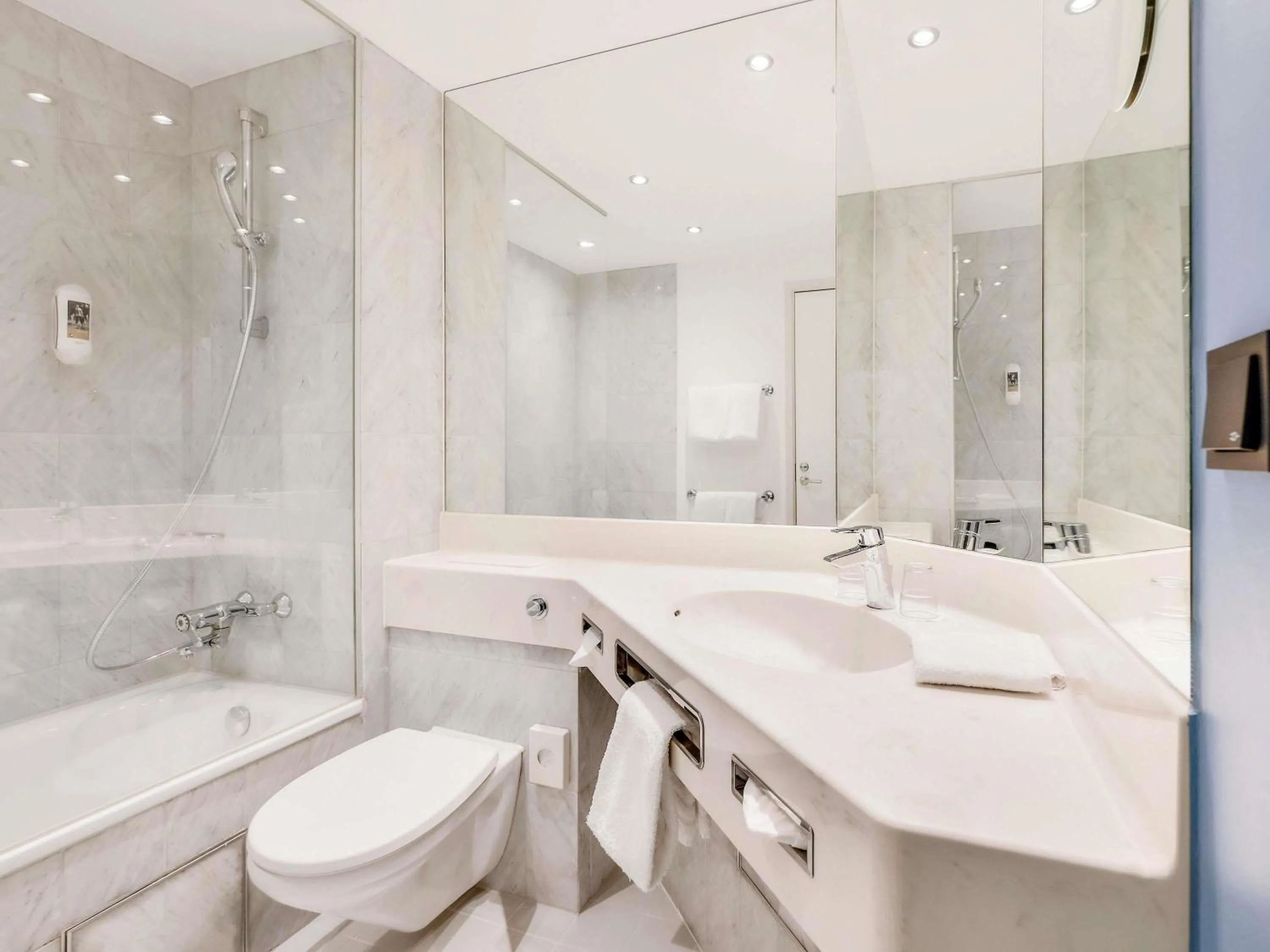 Bedroom in Mercure Hannover Oldenburger Allee