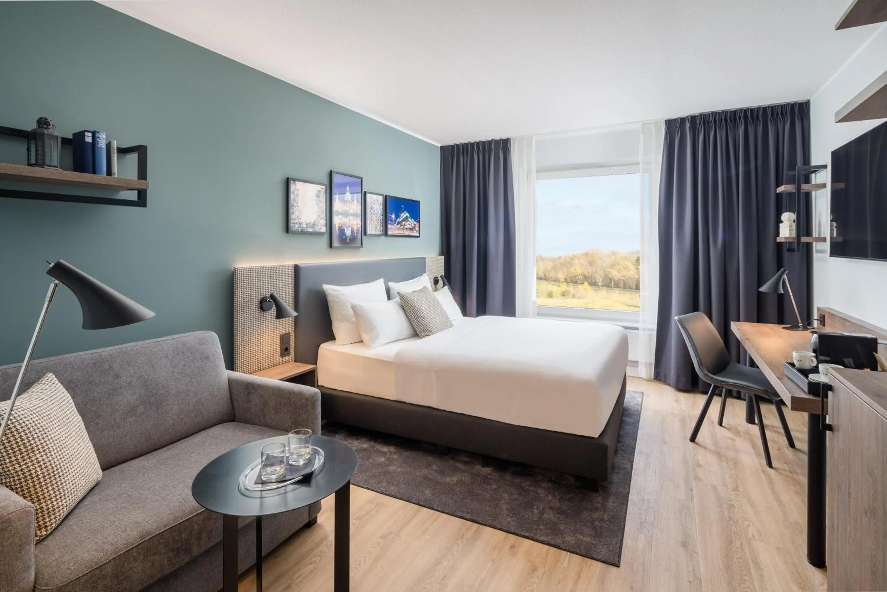 Photo of the whole room, Bed in Mercure Hannover Oldenburger Allee