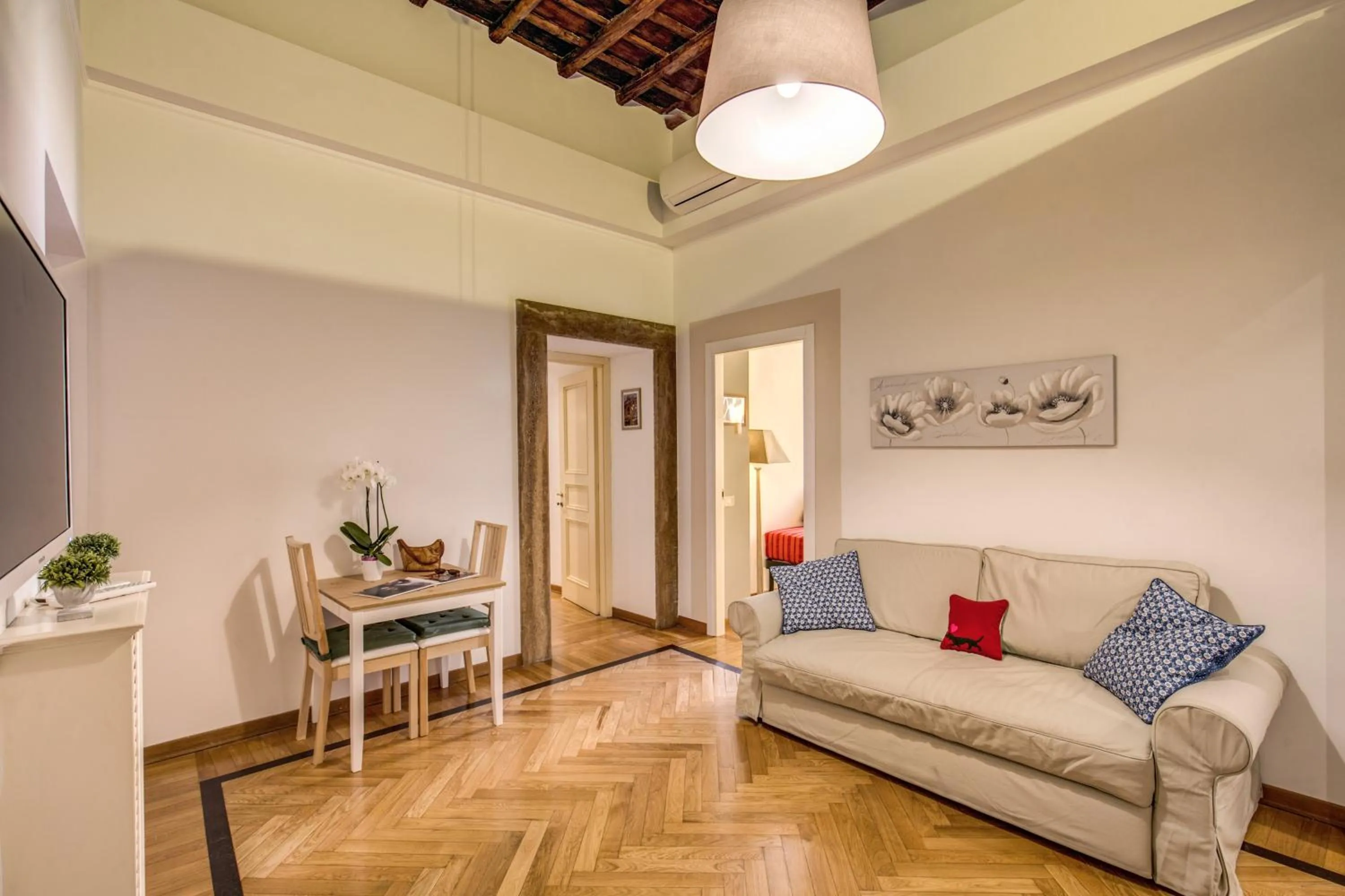 Living room in Tritone Top House