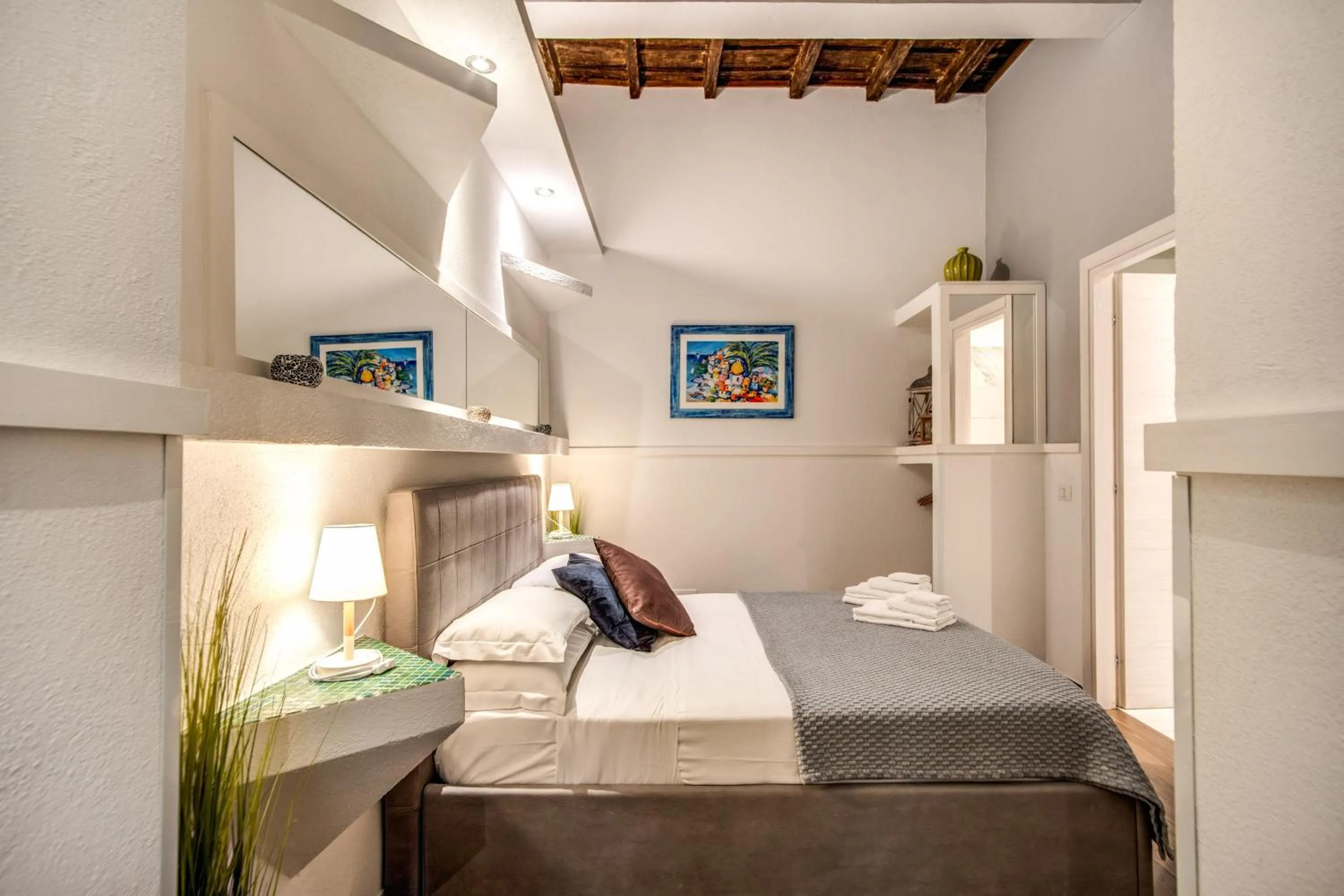 Bed in Tritone Top House