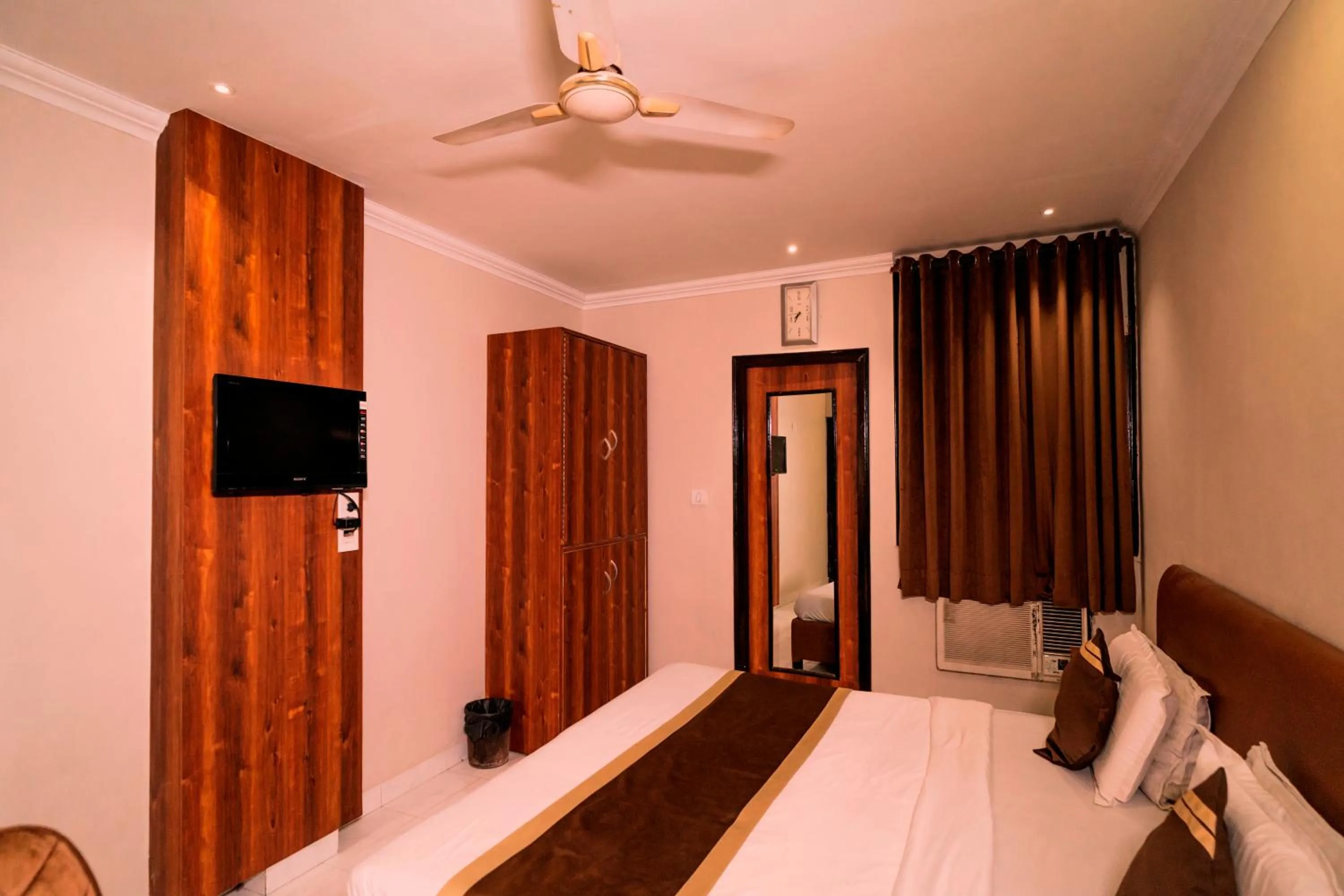 Bed in Hotel DiDi International