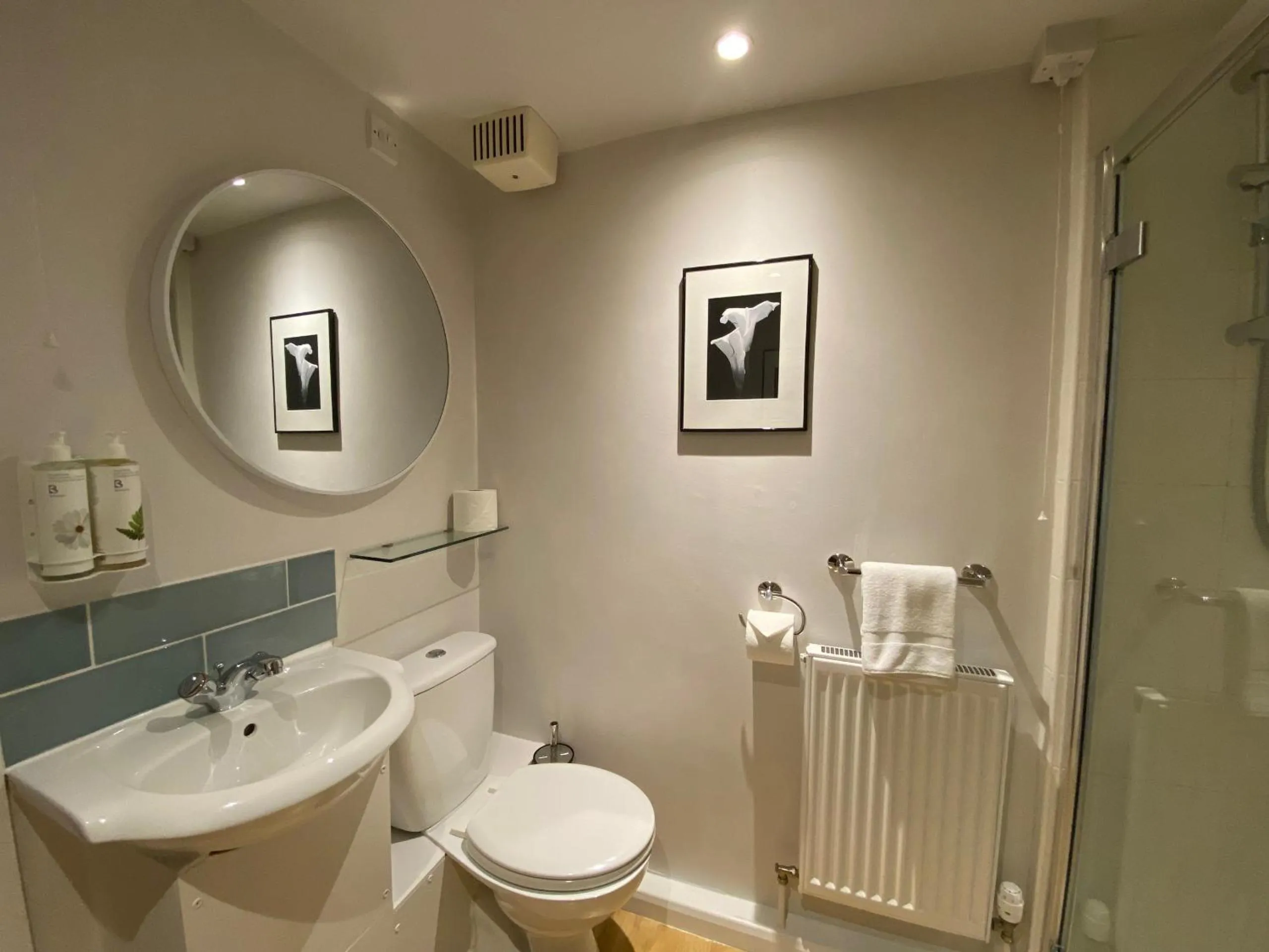 Bathroom in Kings Head Low House