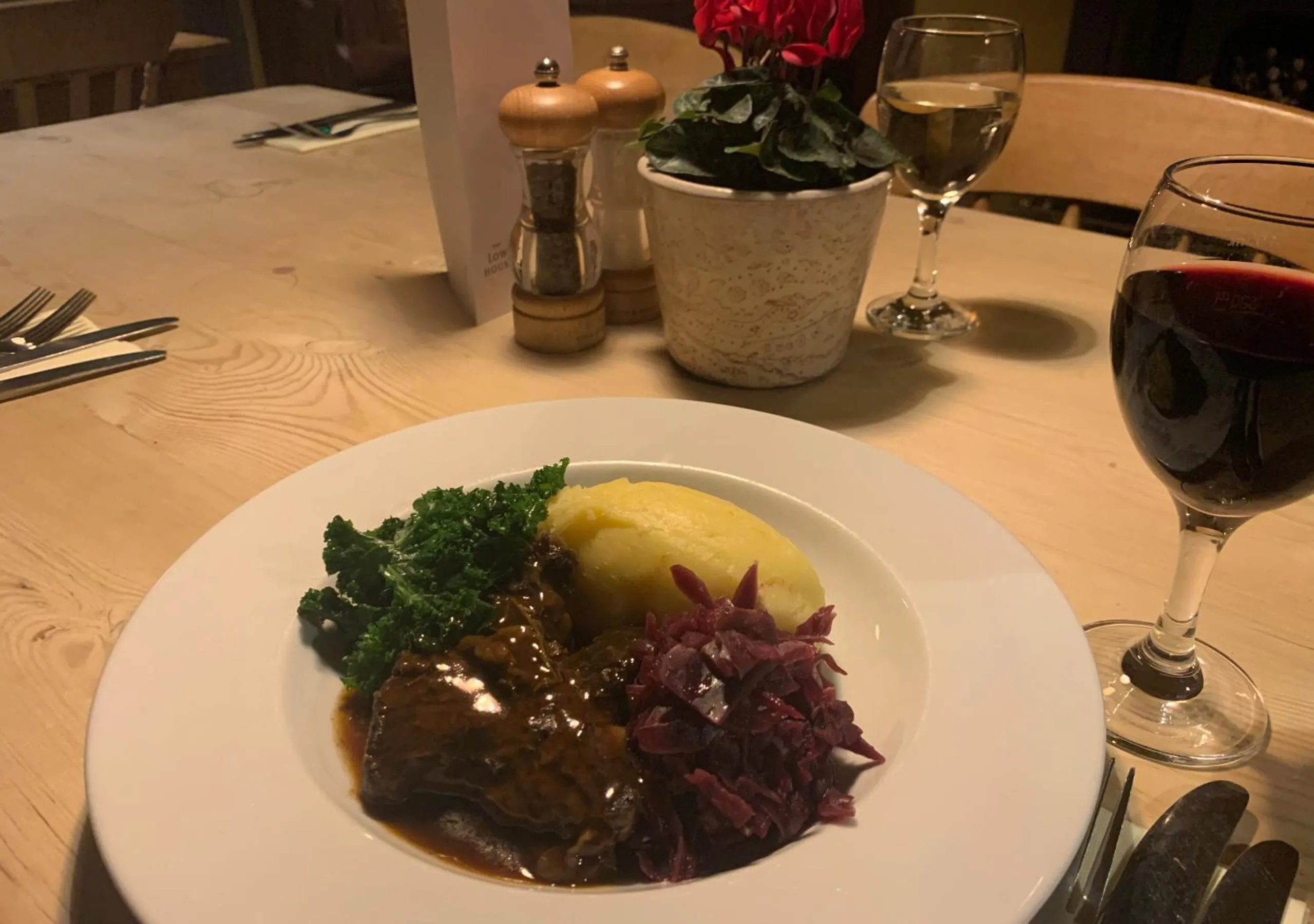 Food and drinks in Kings Head Low House