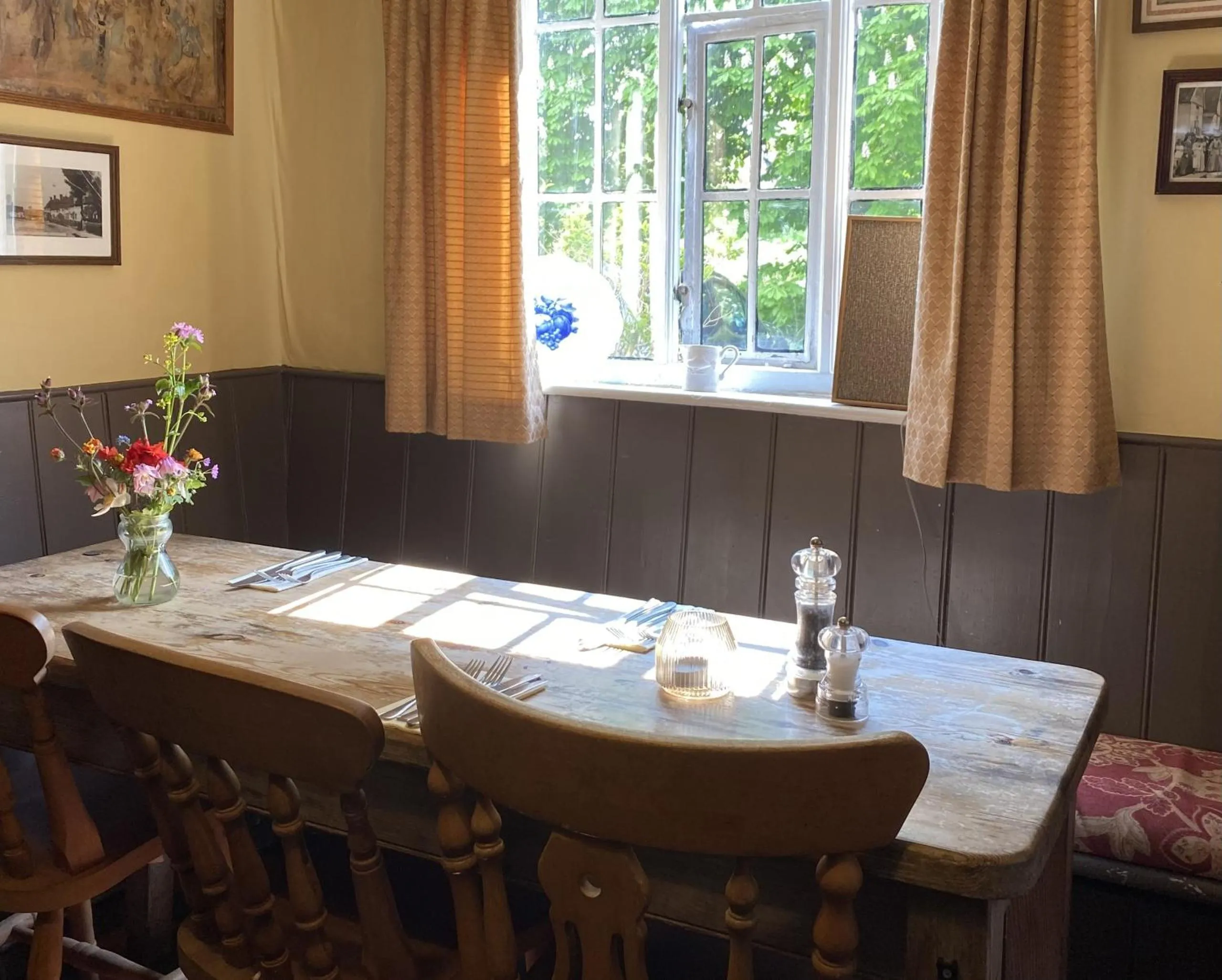 Dining area in Kings Head Low House