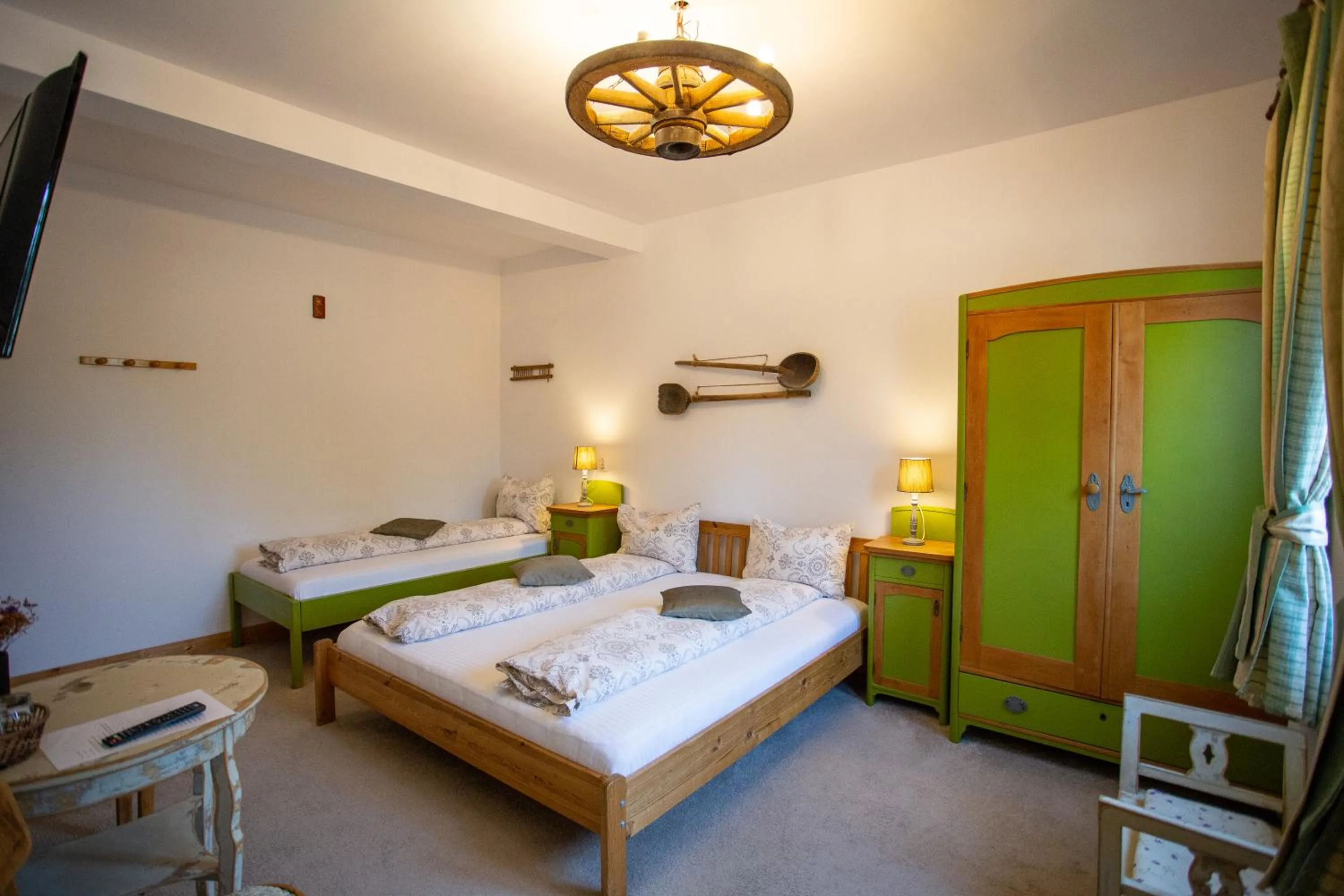 Decorative detail, Bed in Casa Mosului - Transfăgărășan Bed & Breakfast