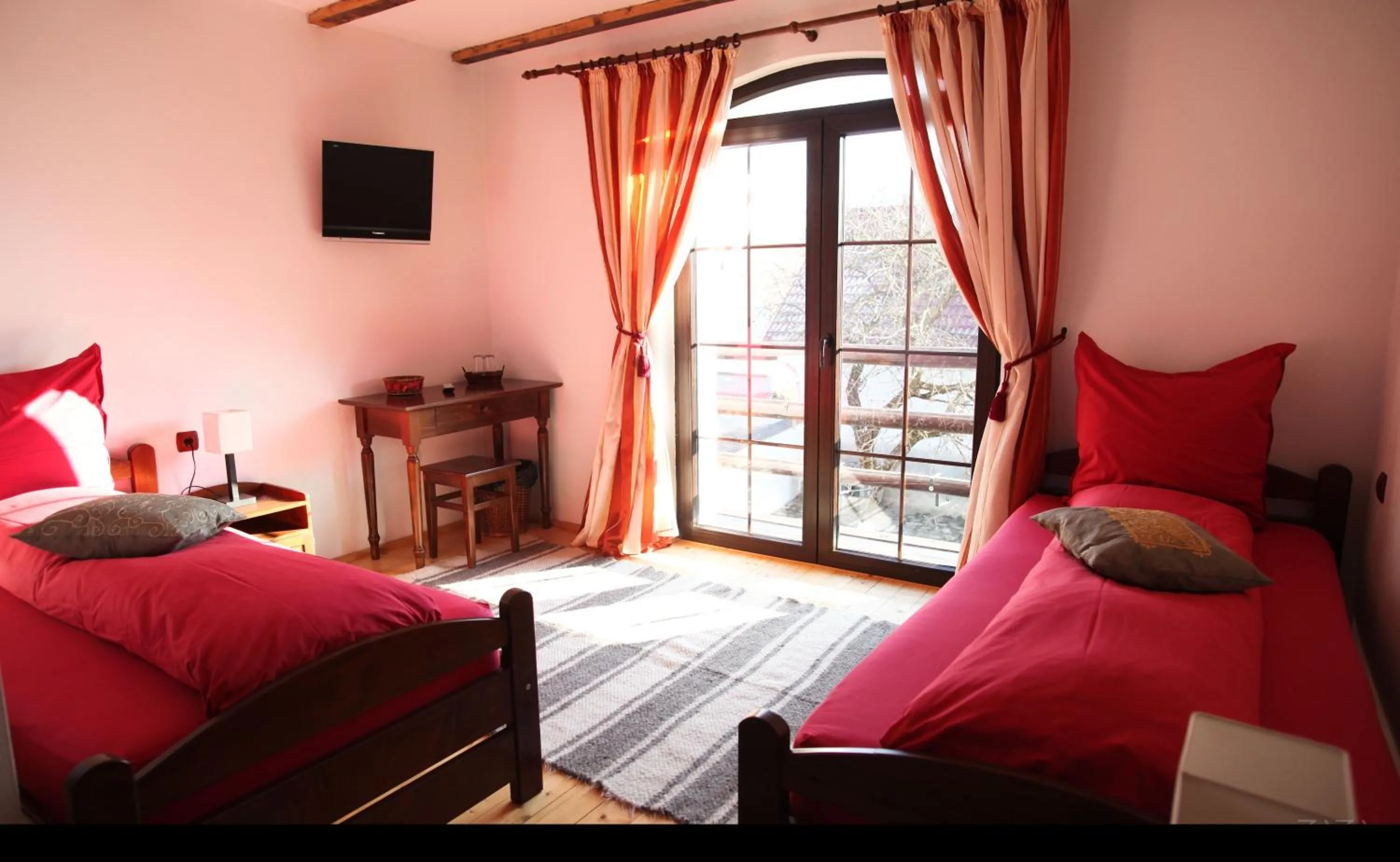 Day, Bed in Casa Mosului - Transfăgărășan Bed & Breakfast