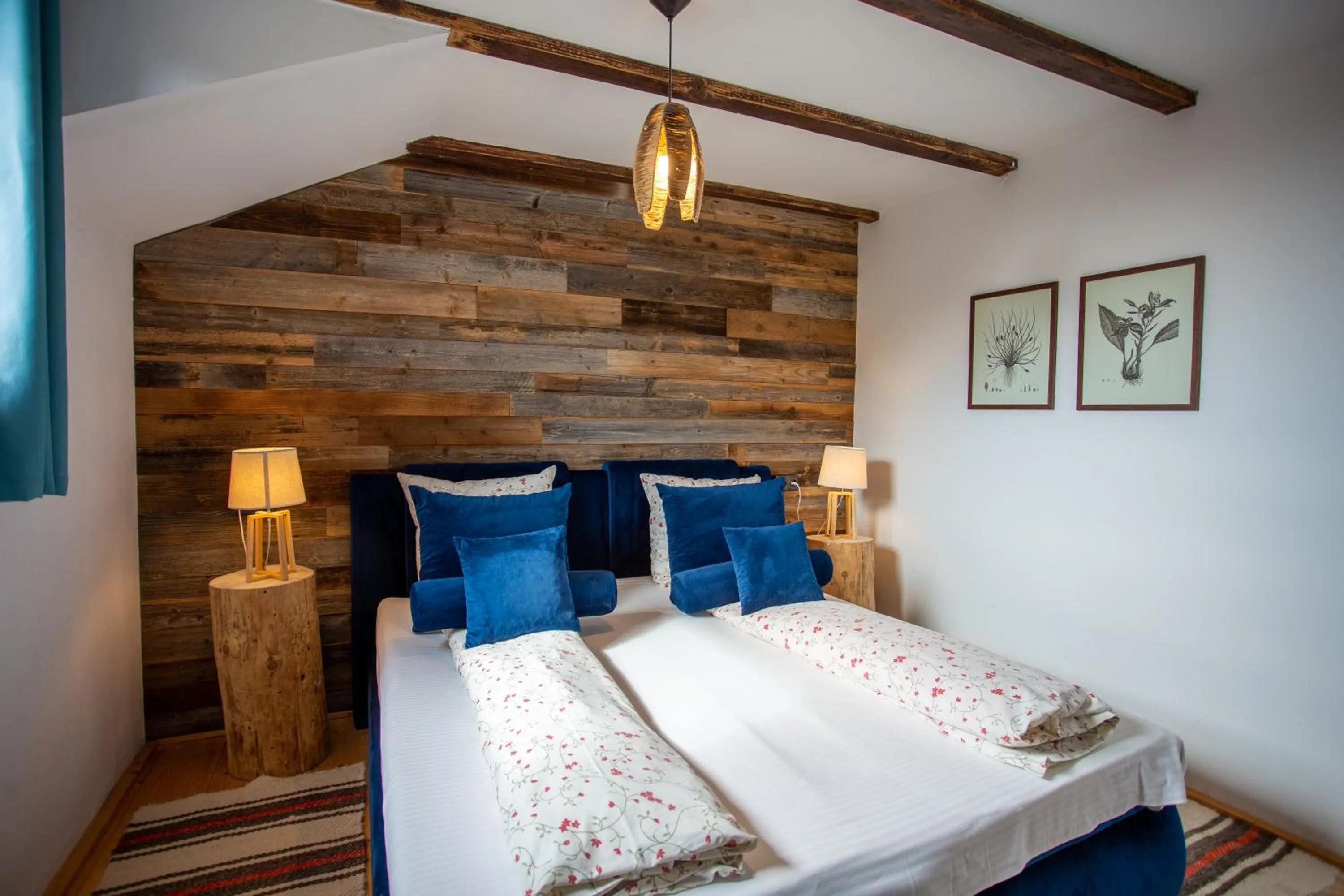 Decorative detail, Bed in Casa Mosului - Transfăgărășan Bed & Breakfast