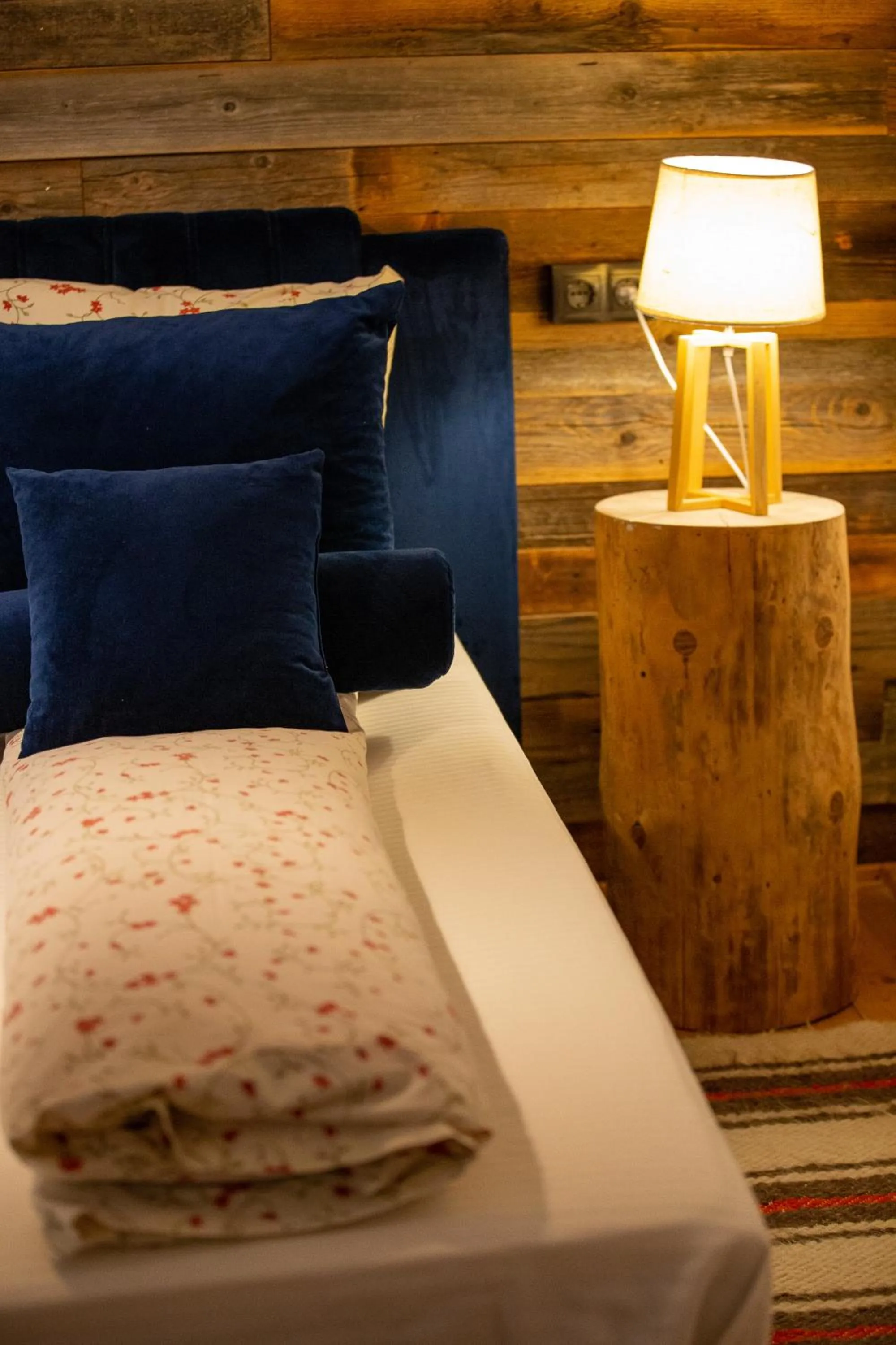 Property building, Bed in Casa Mosului - Transfăgărășan Bed & Breakfast