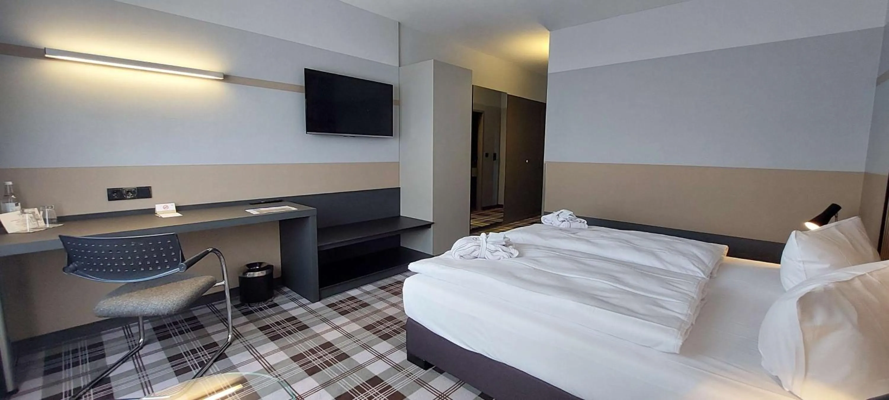 Bedroom, Bed in Median Hotel Hannover Lehrte