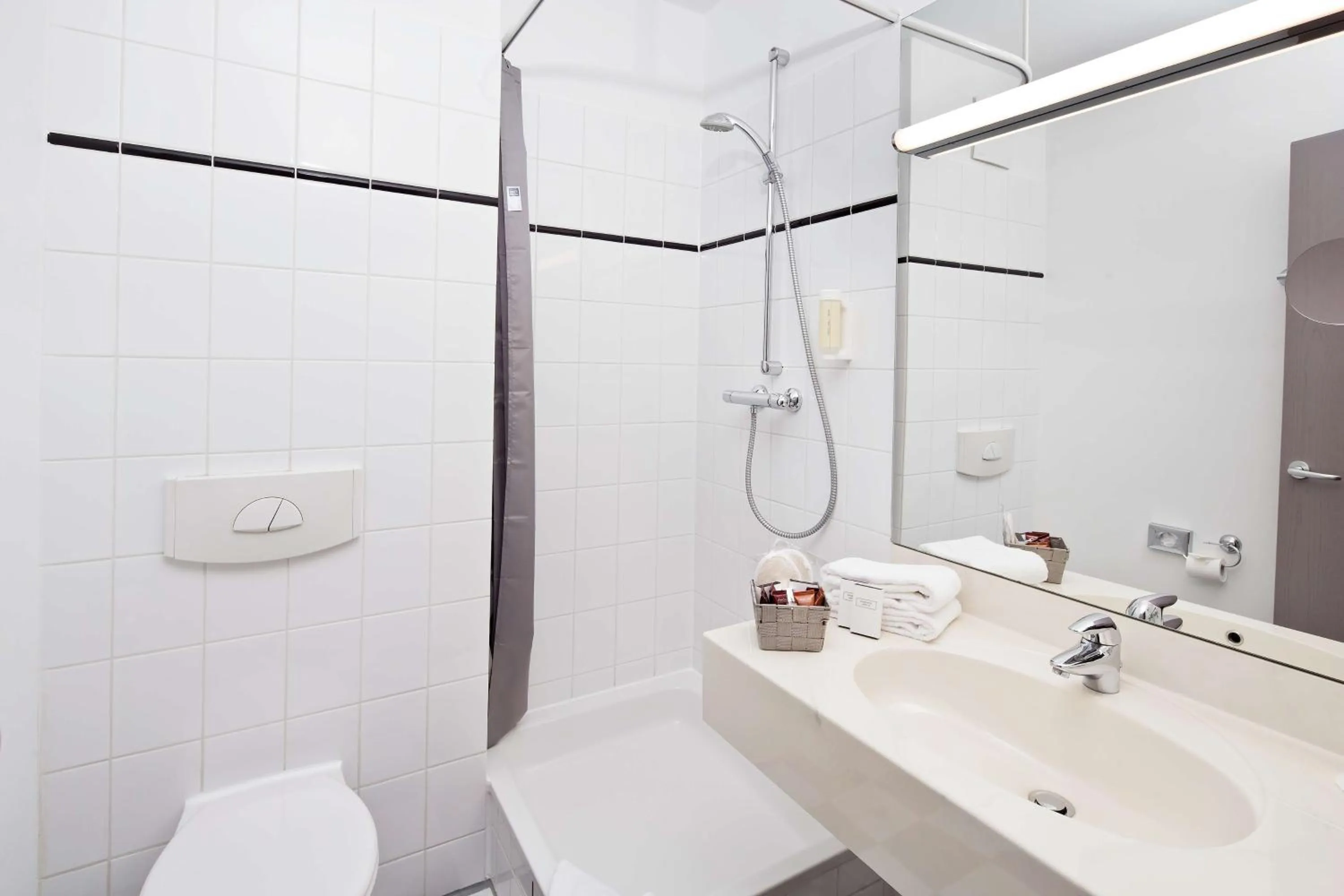 Bathroom in Median Hotel Hannover Lehrte