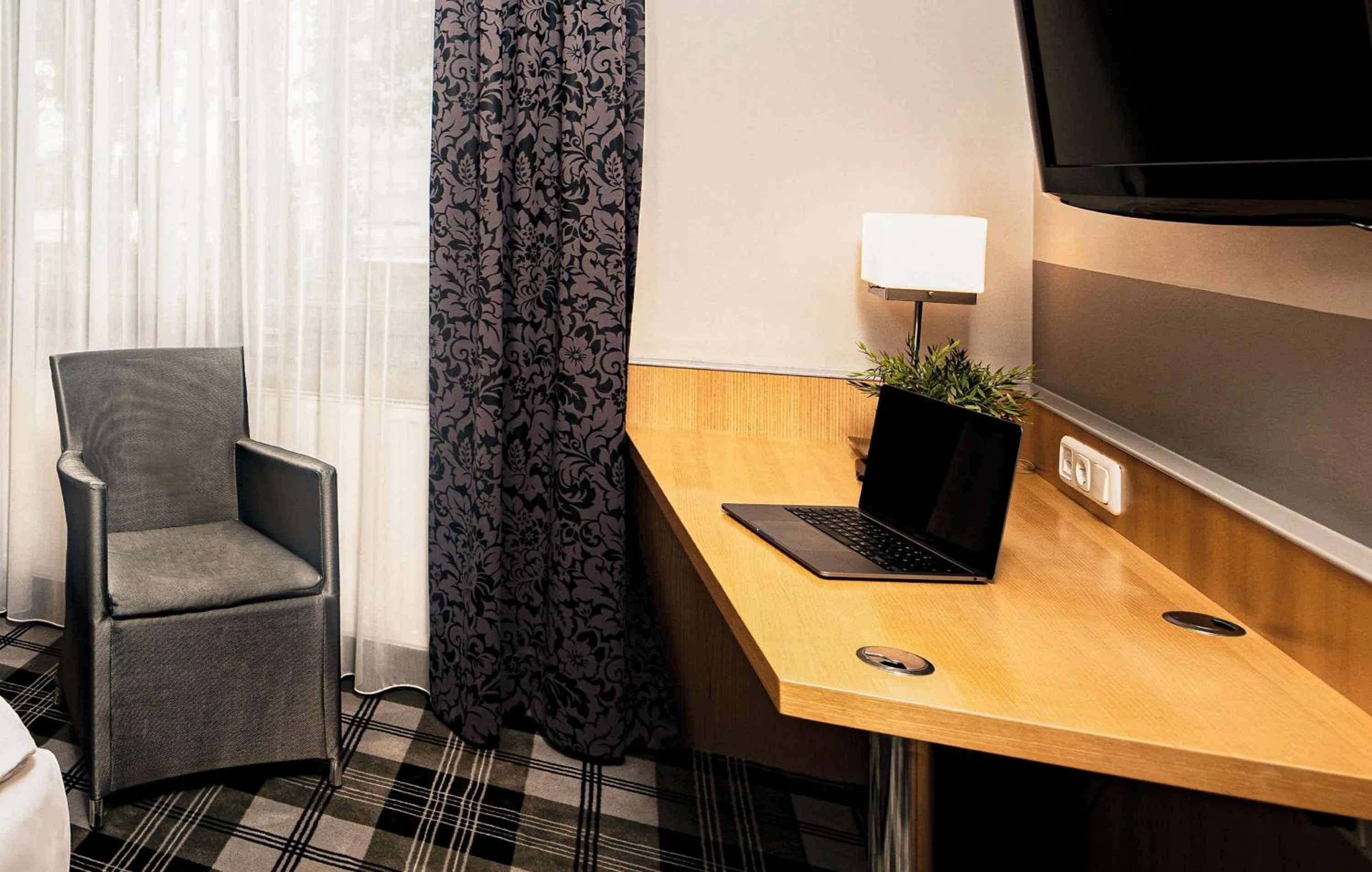 Bedroom in Median Hotel Hannover Lehrte