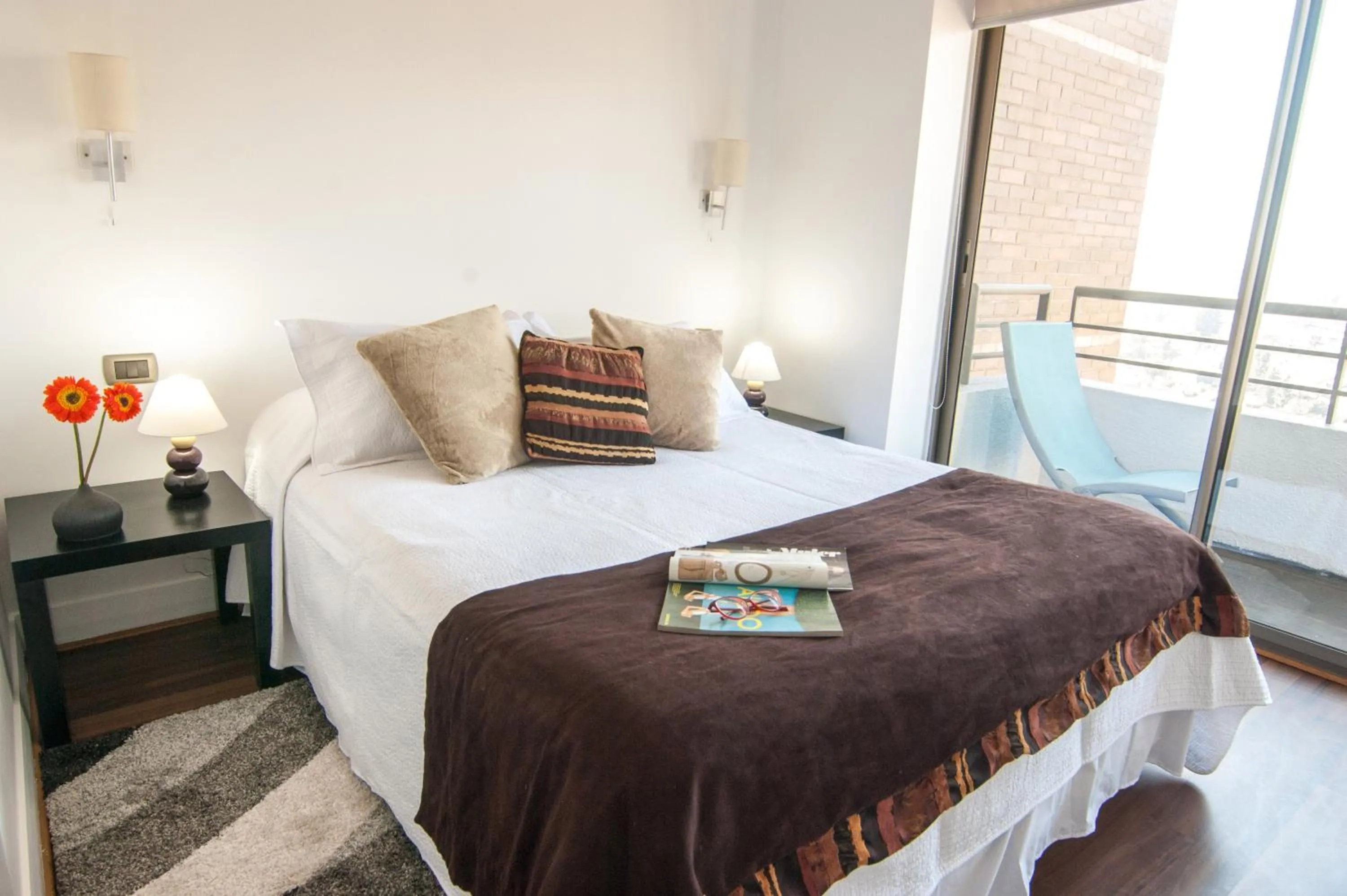 Photo of the whole room, Bed in Views Cordillera