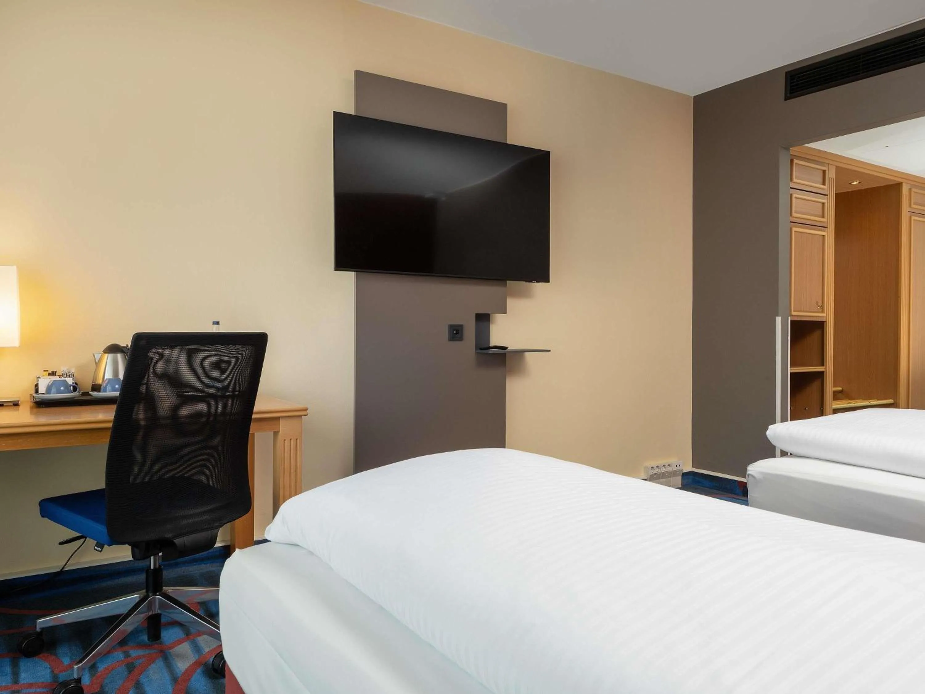 Bedroom, Bed in Mercure Hotel Berlin Tempelhof