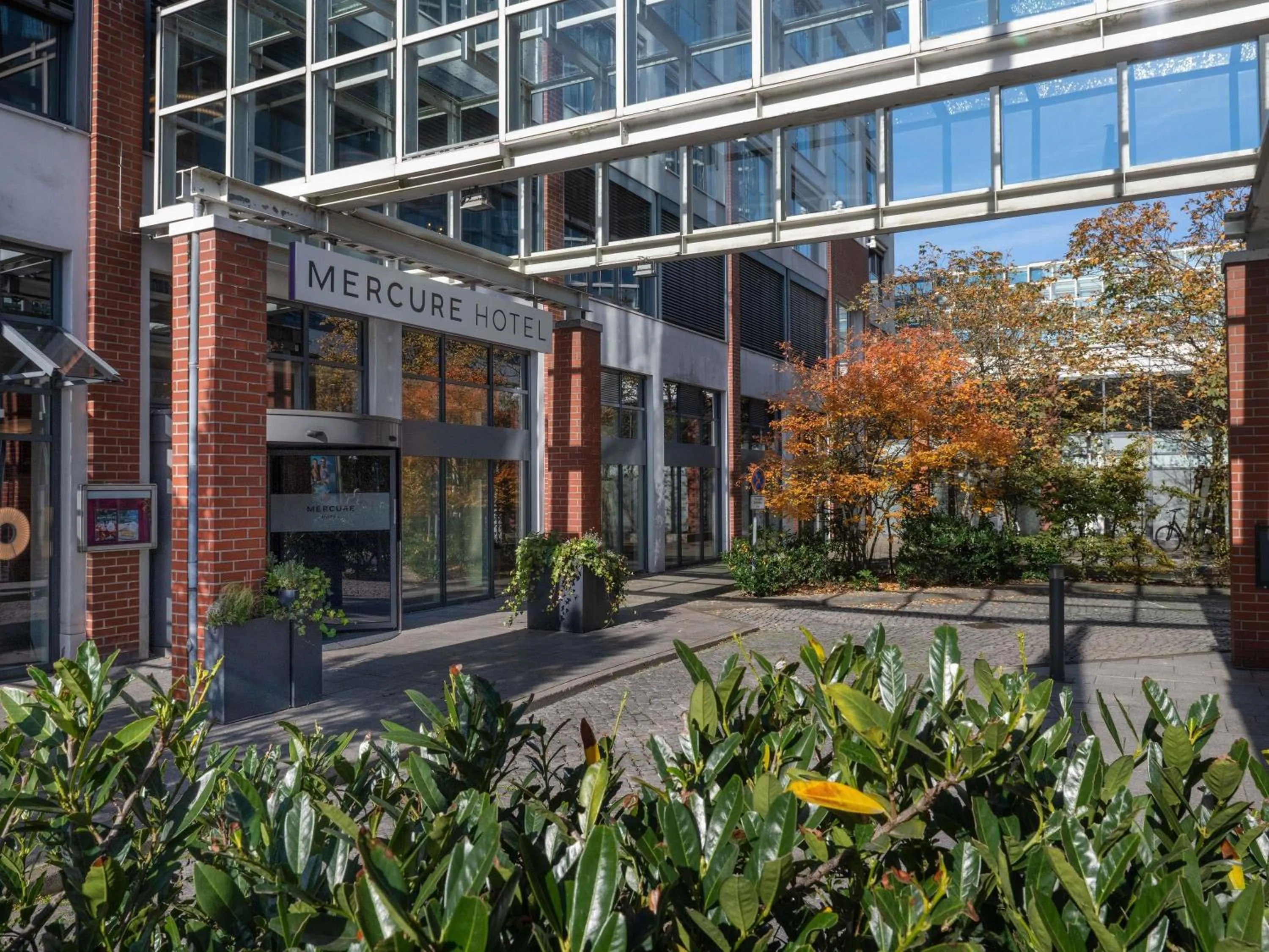 Property building in Mercure Hotel Berlin Tempelhof