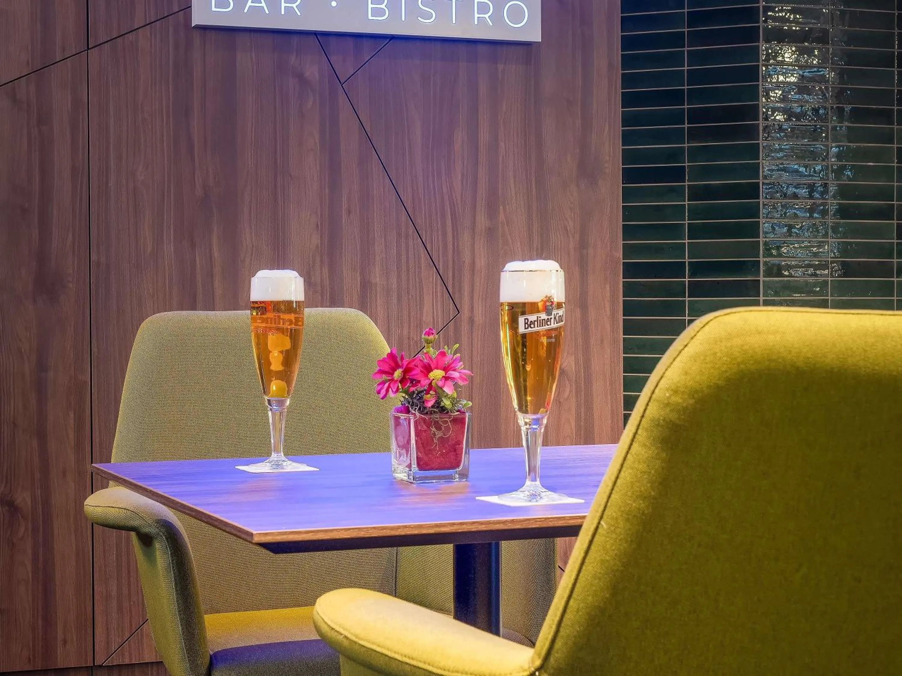 Lounge or bar in Mercure Hotel Berlin Tempelhof