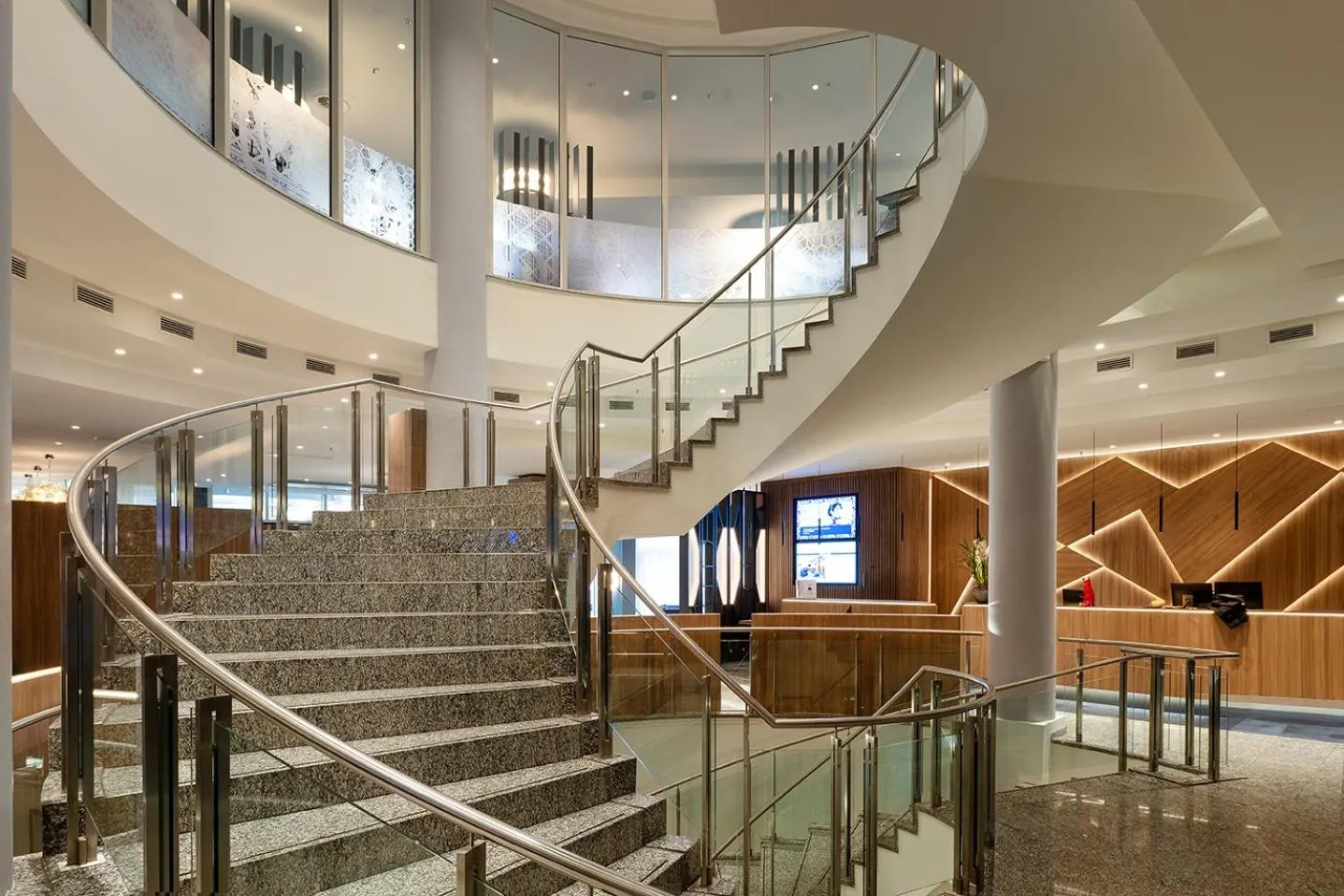 Lobby or reception in Mercure Hotel Berlin Tempelhof