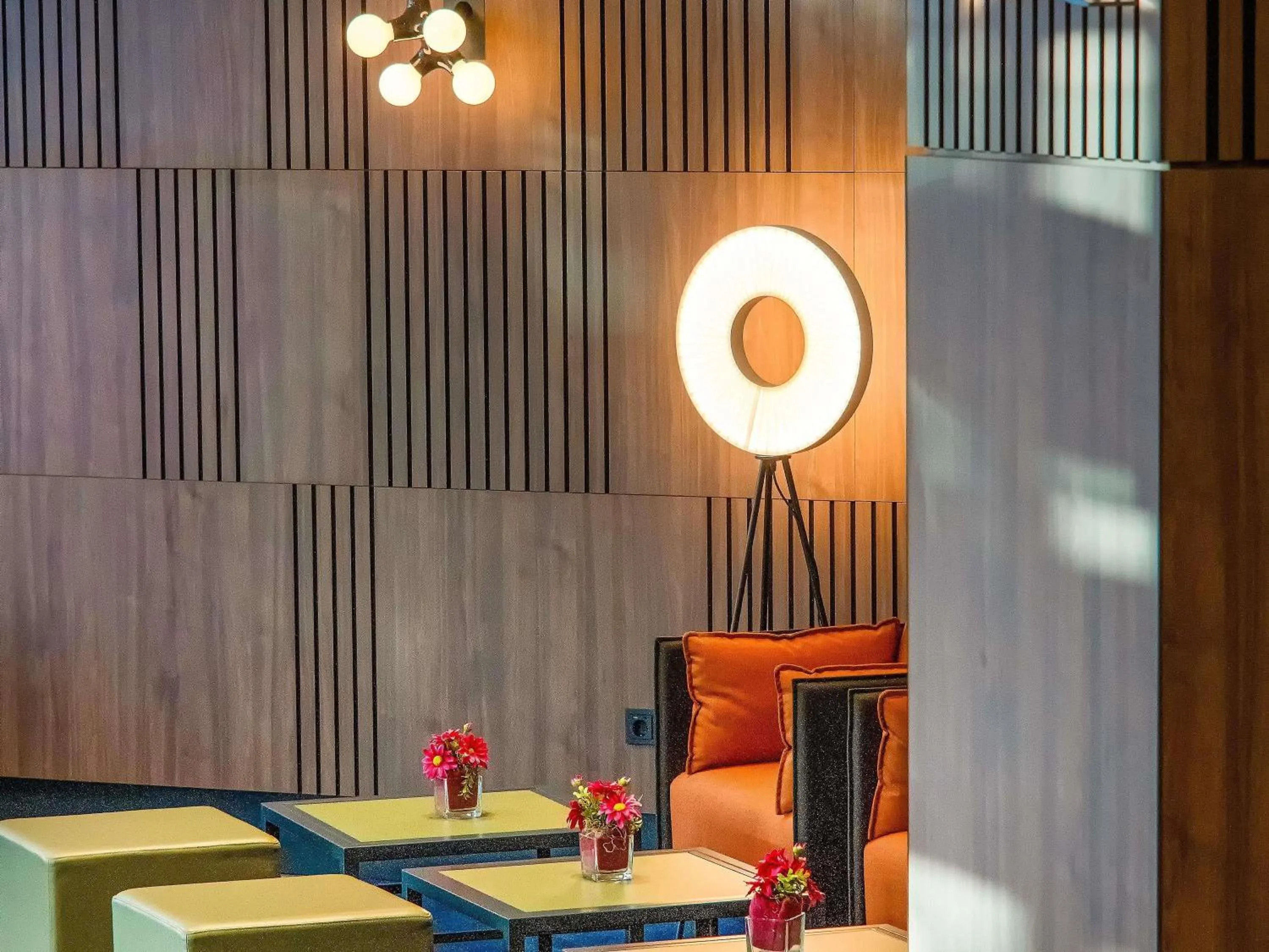 Lounge or bar in Mercure Hotel Berlin Tempelhof