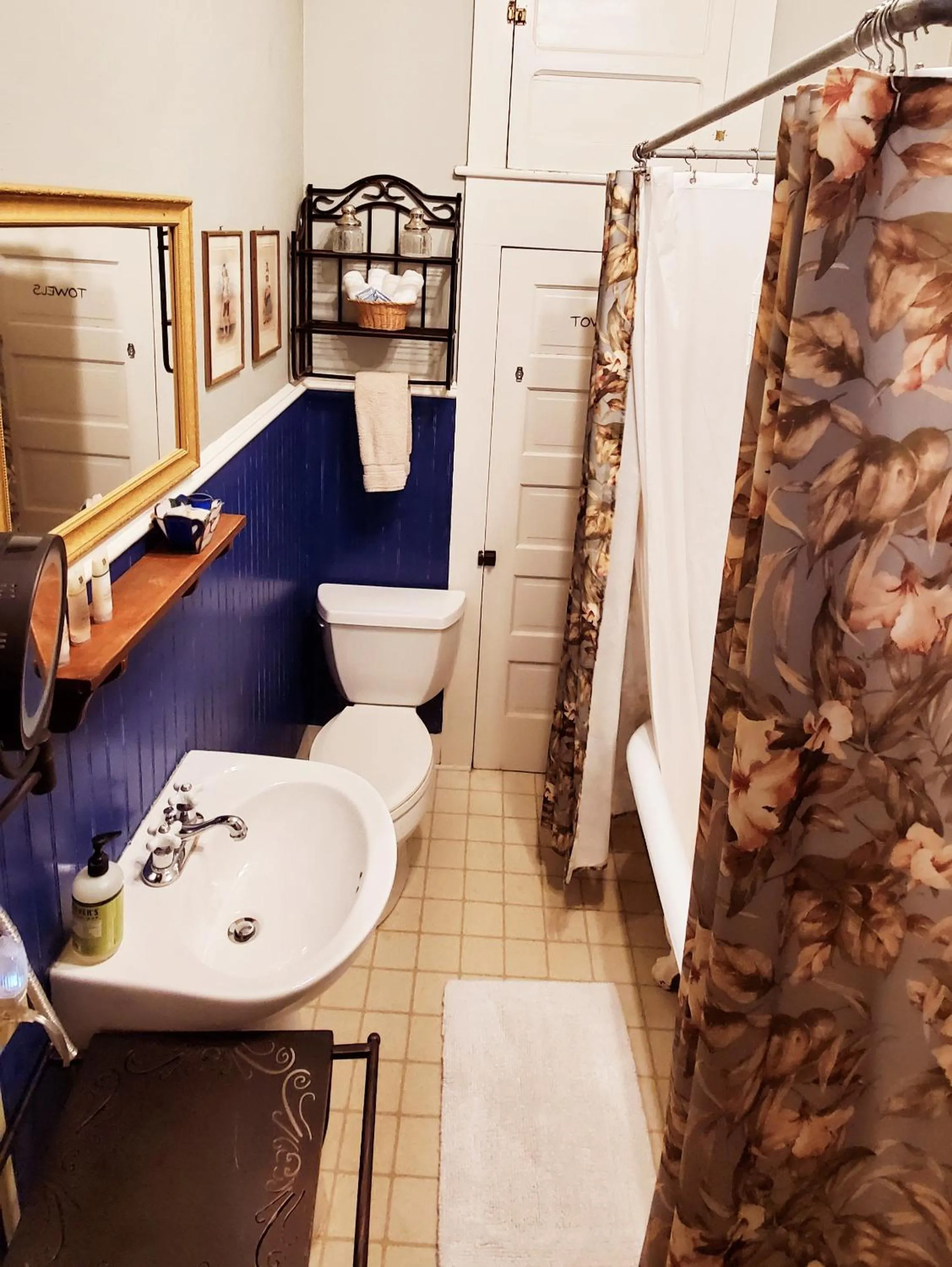 Bathroom in Barons CreekSide Resort