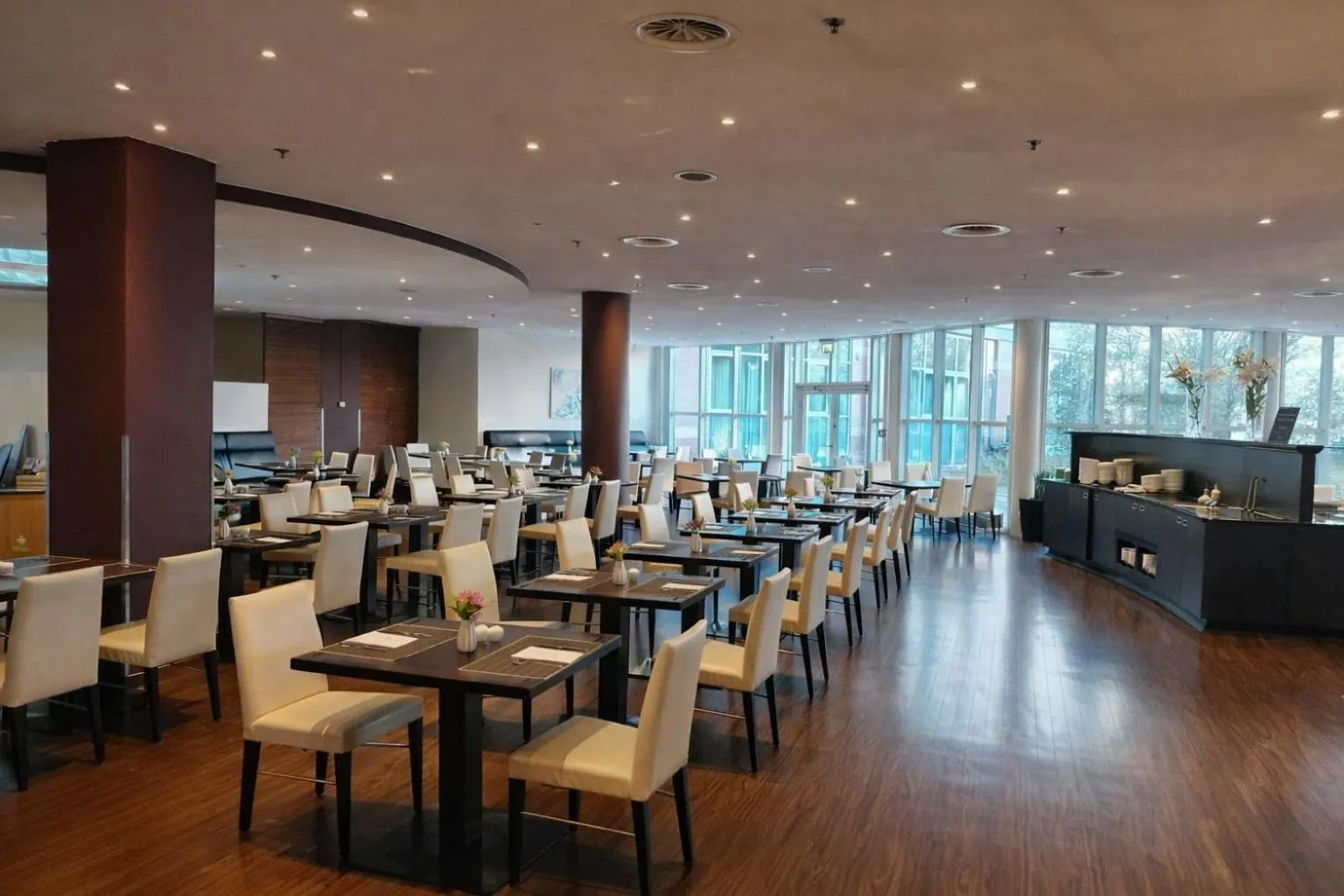 Restaurant/places to eat in Hotel Dresden Neustadt