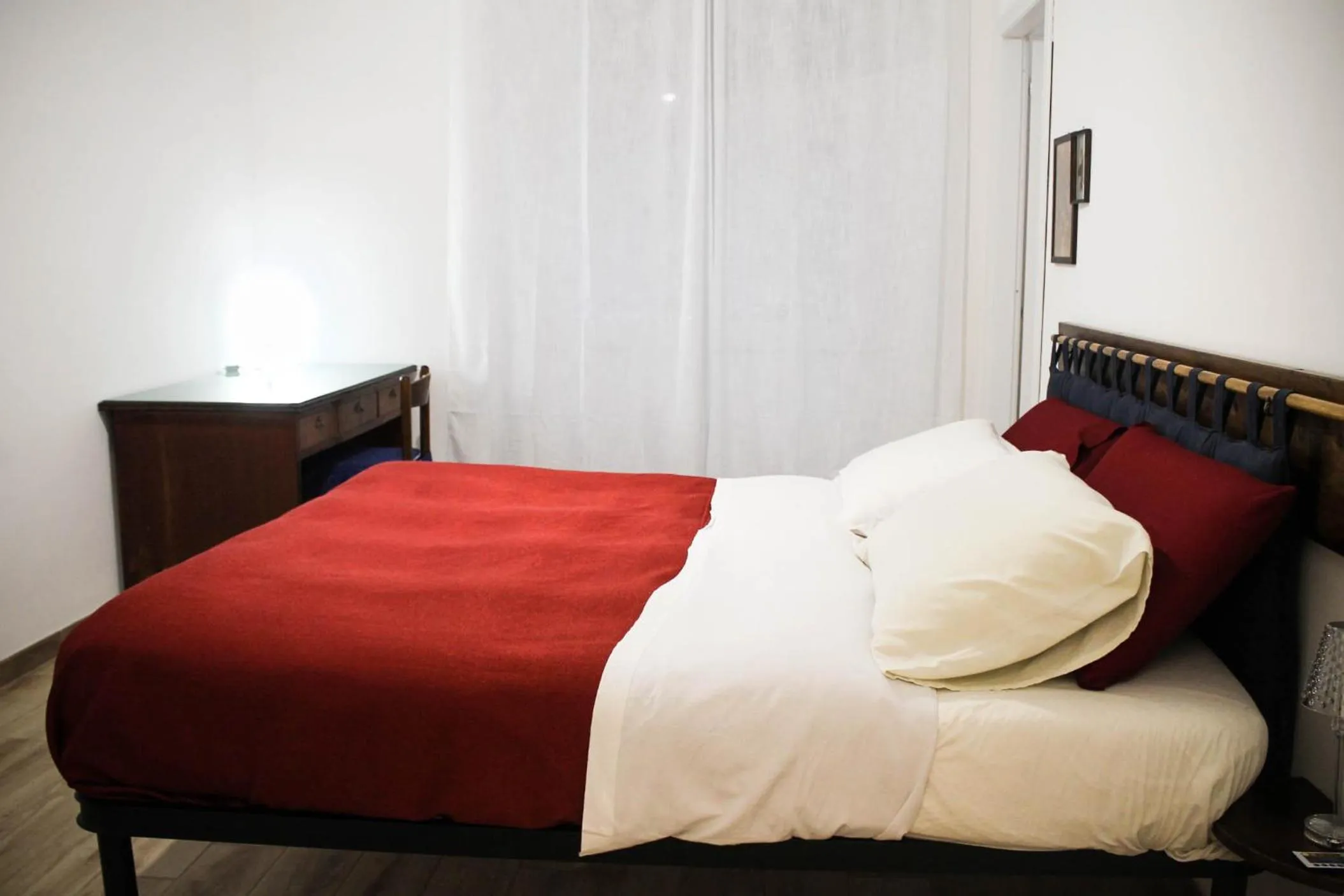 Photo of the whole room, Bed in Daffodil in Roma San Pietro