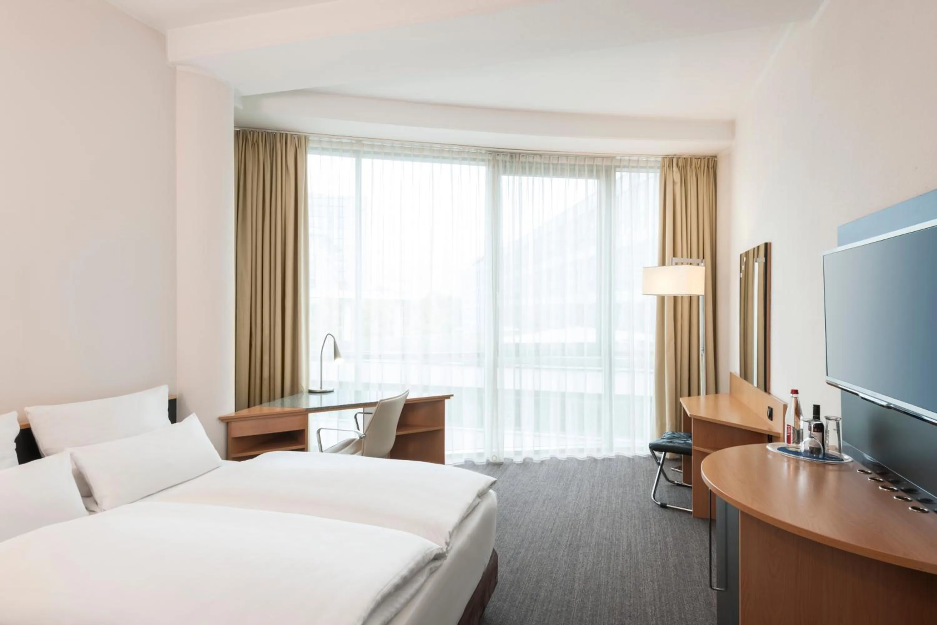 Bedroom, Bed in NH Düsseldorf City