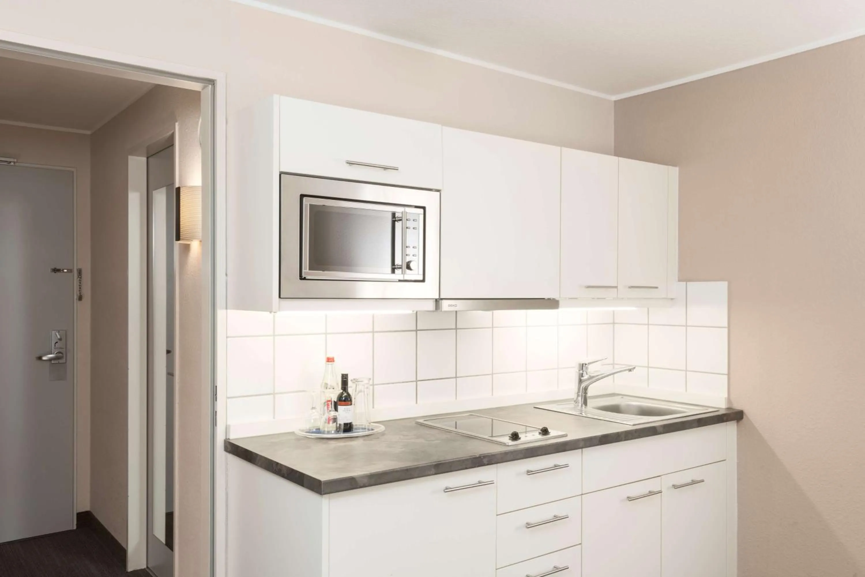 Photo of the whole room in NH Düsseldorf City