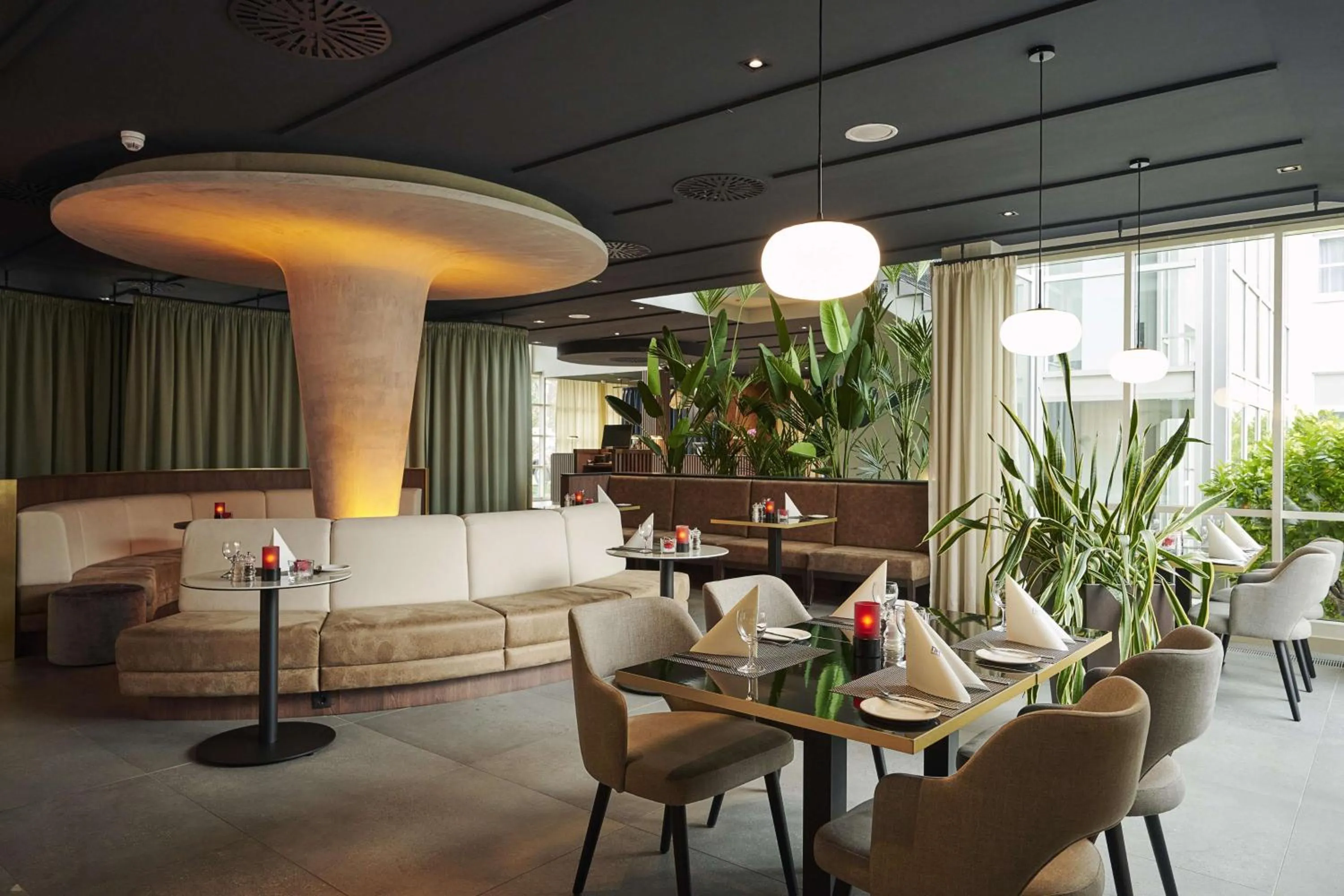 Restaurant/places to eat in NH Frankfurt Airport