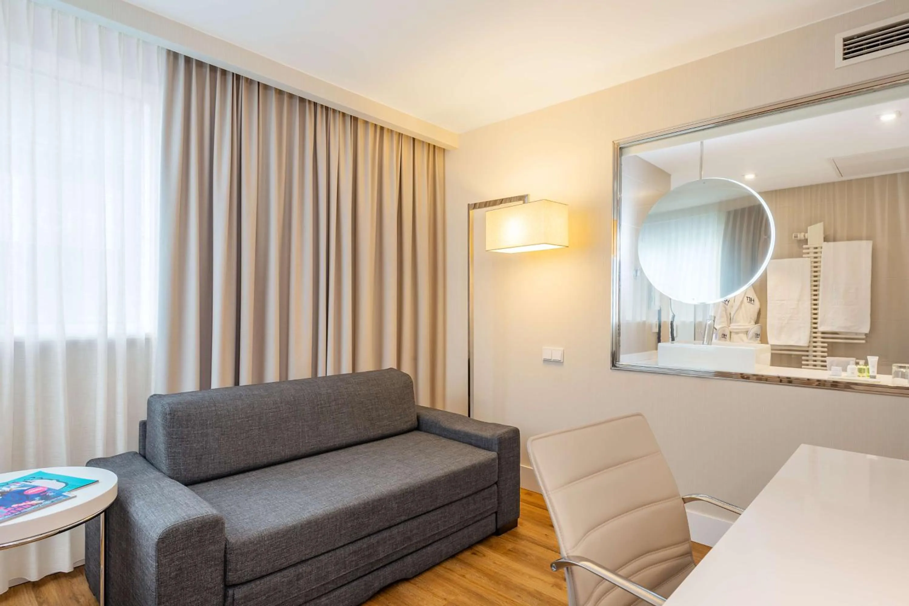 Photo of the whole room in NH Hamburg Altona