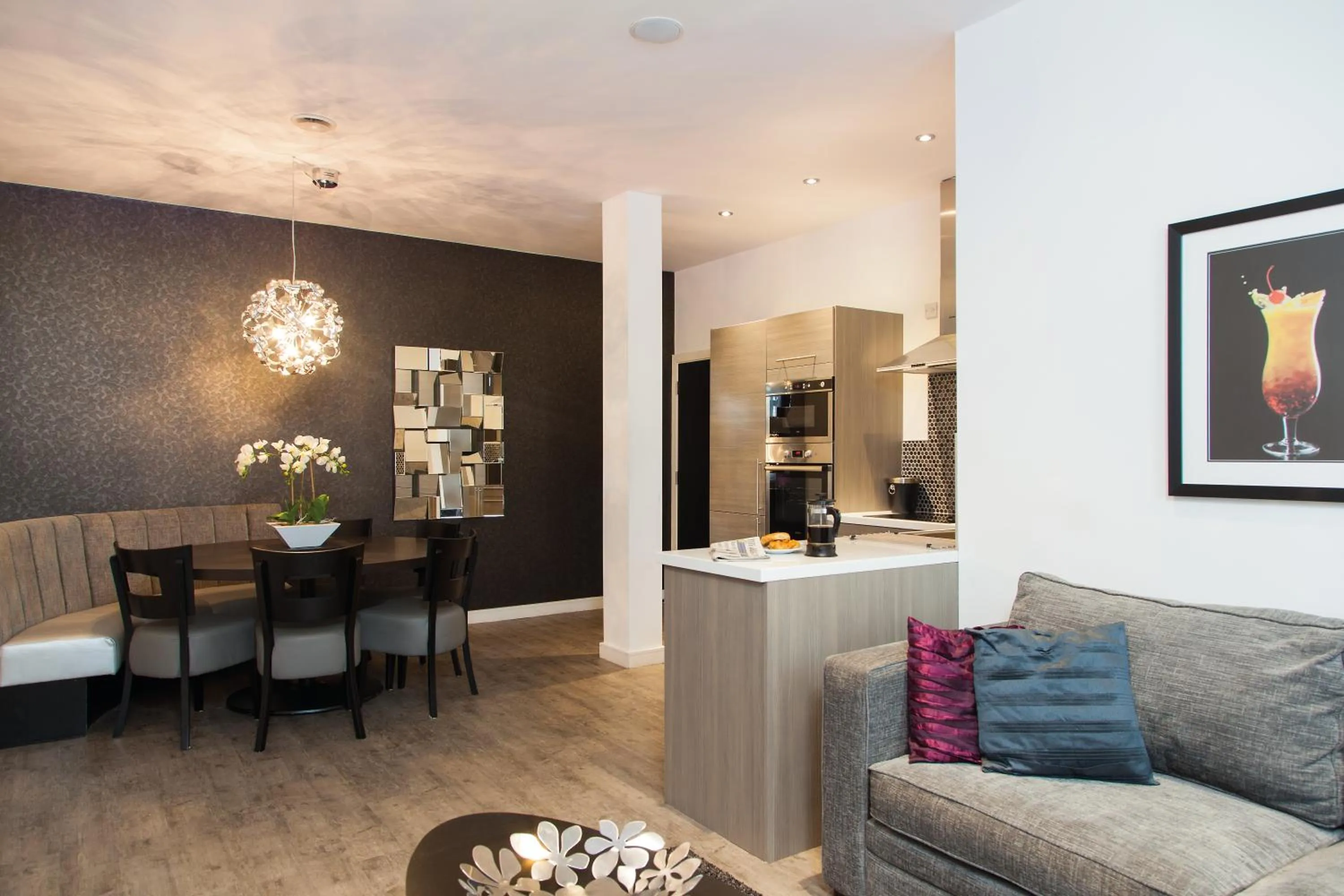 Kitchen or kitchenette in EPIC Apart Hotel - Seel Street