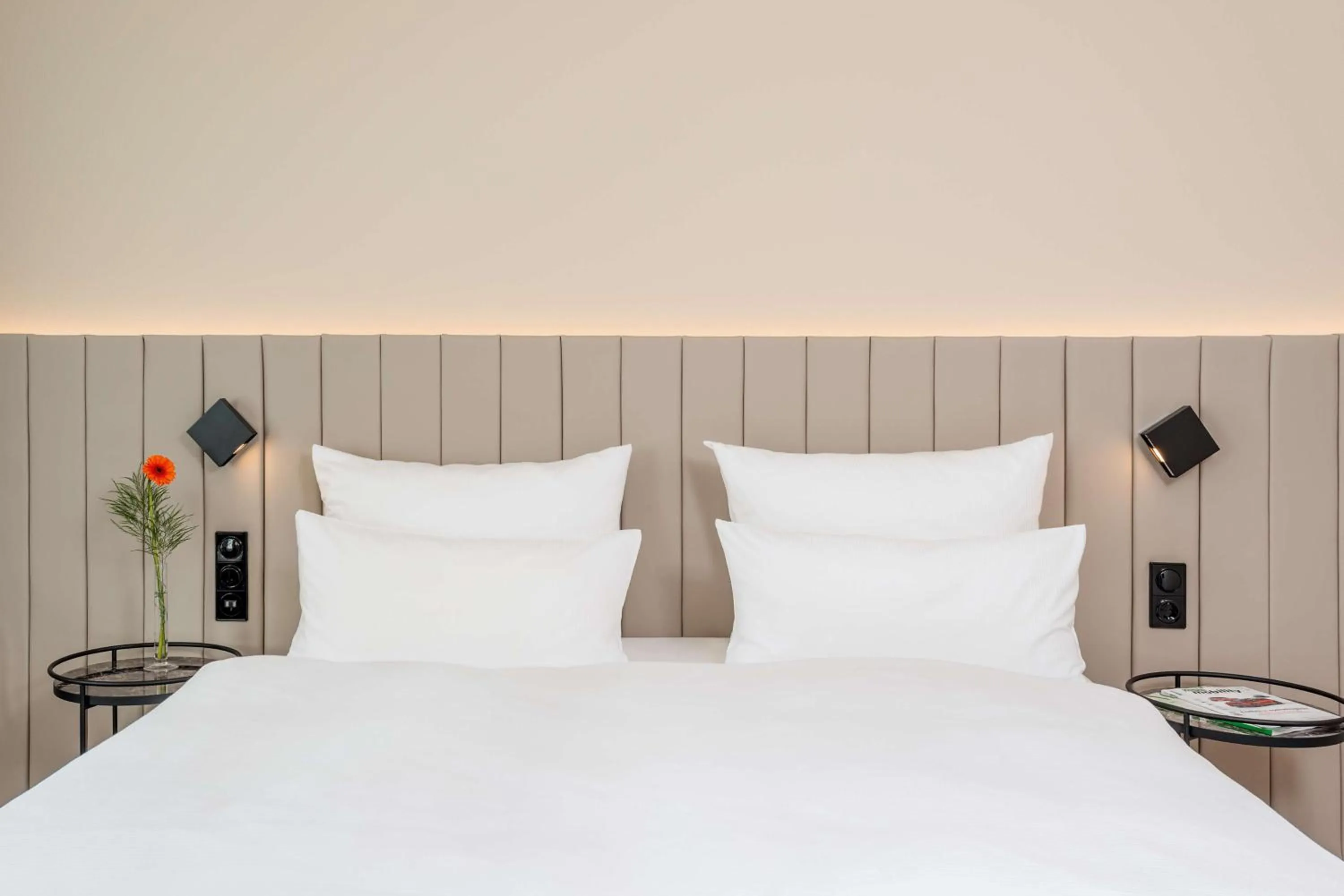 Bedroom, Bed in NH Köln Altstadt