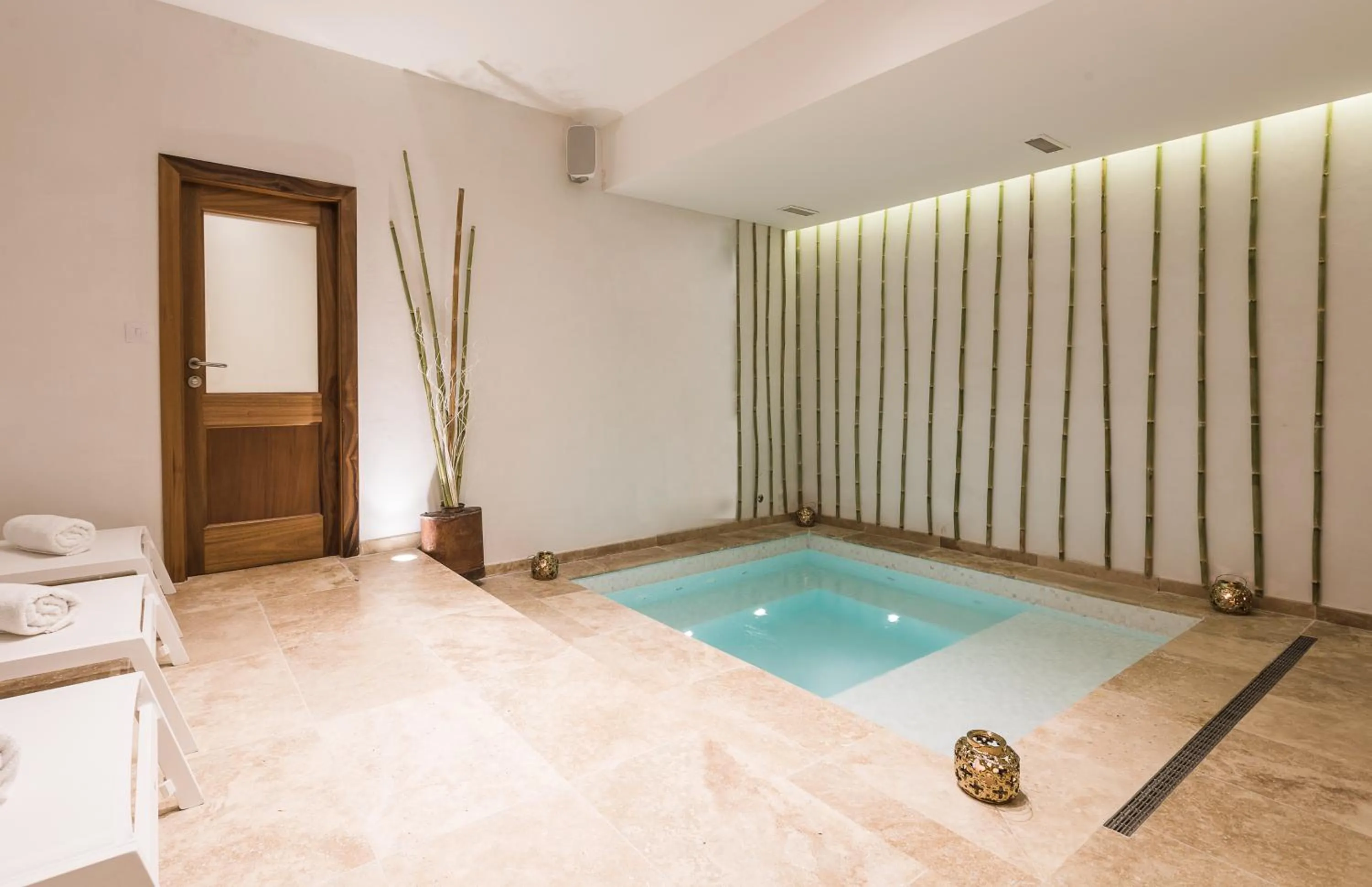 Hot Tub in Two Pillows Boutique Hostel