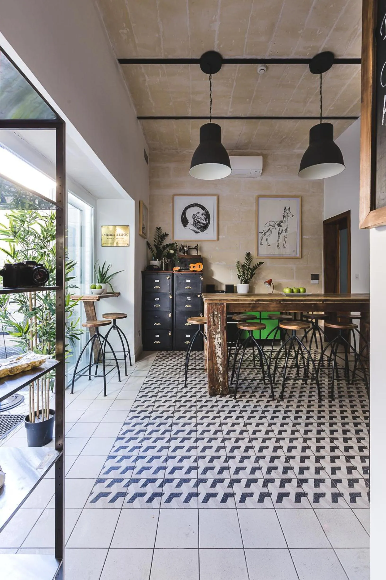 Communal lounge/ TV room in Two Pillows Boutique Hostel