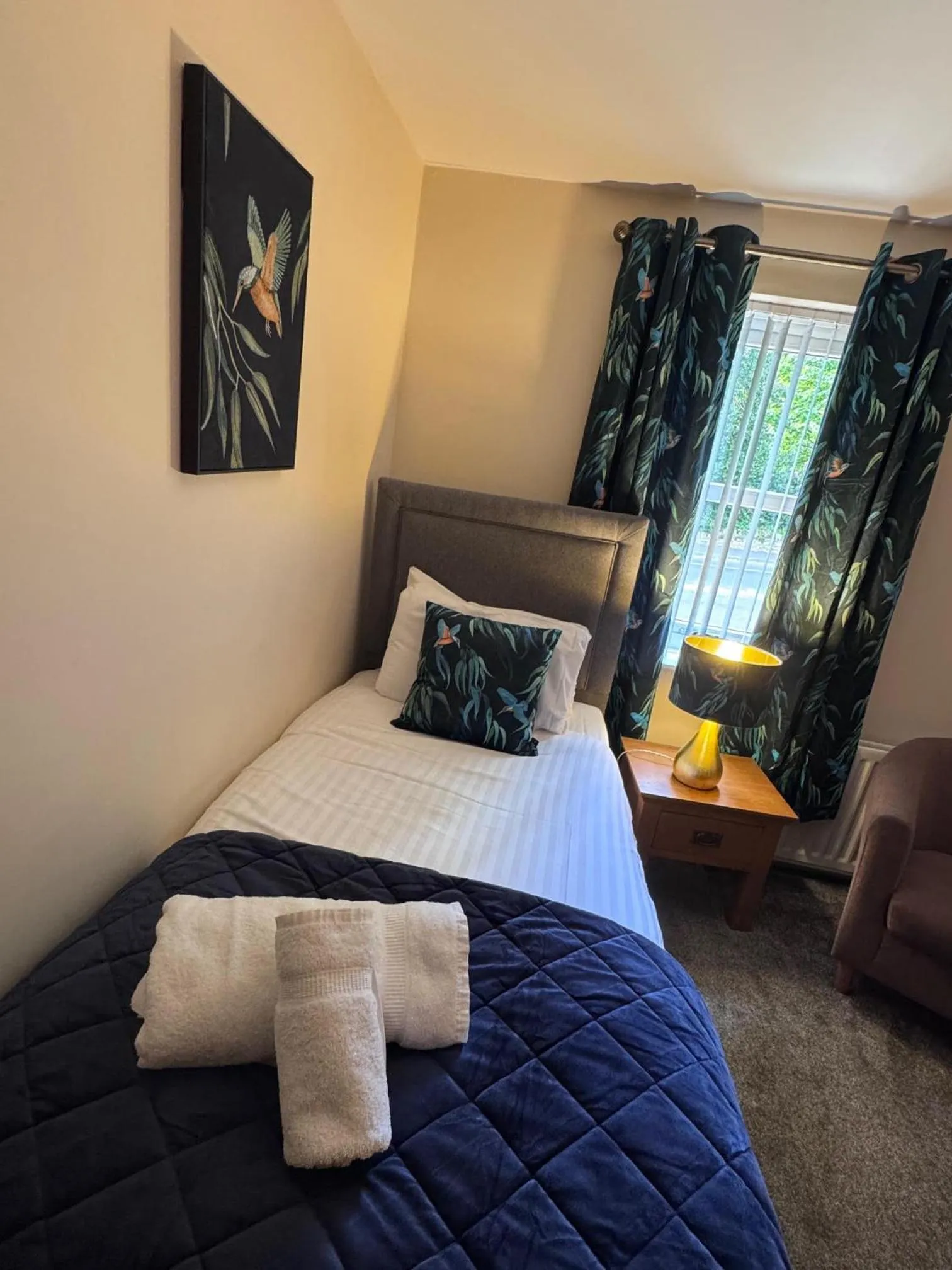 Bed in The Oaks Hotel