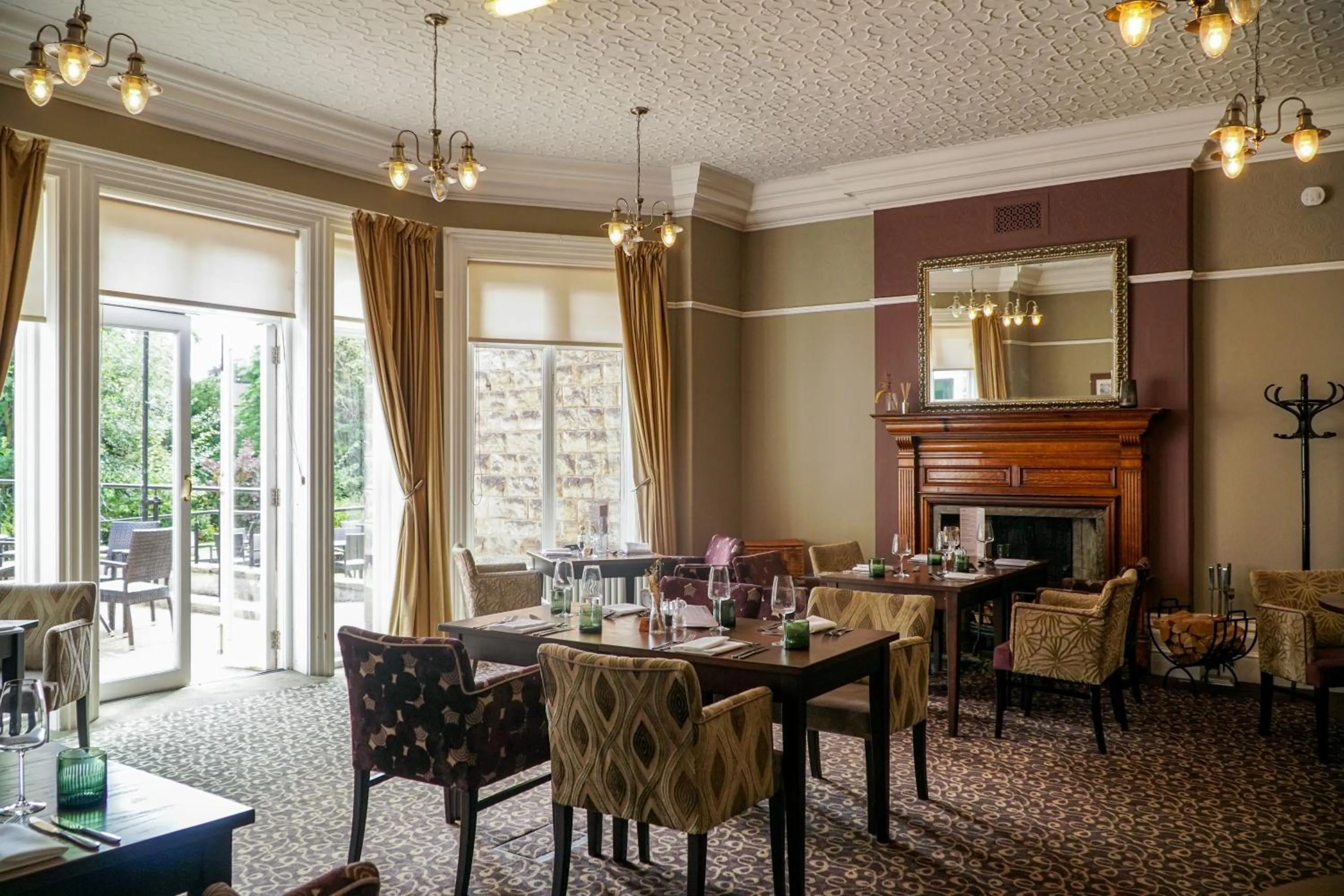 Restaurant/places to eat in Halifax Hall