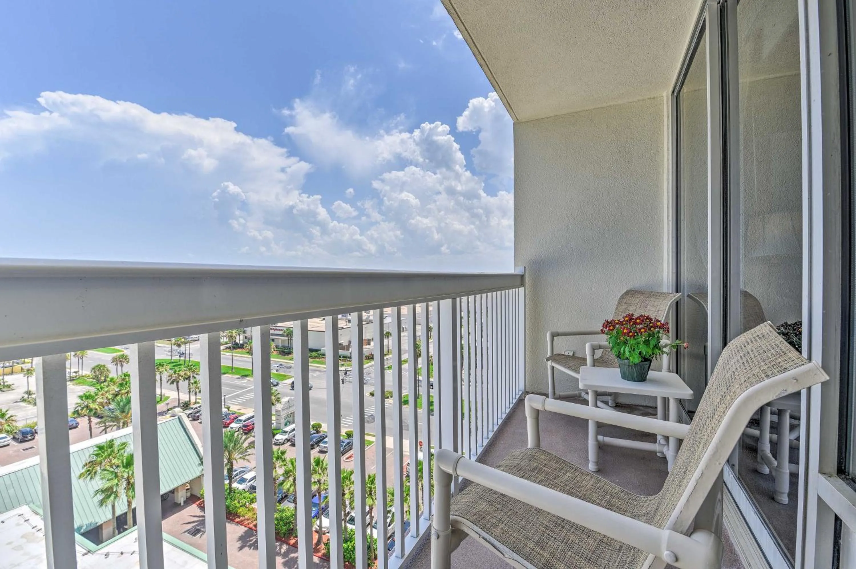 Daytona Beachfront Condo with Ocean View