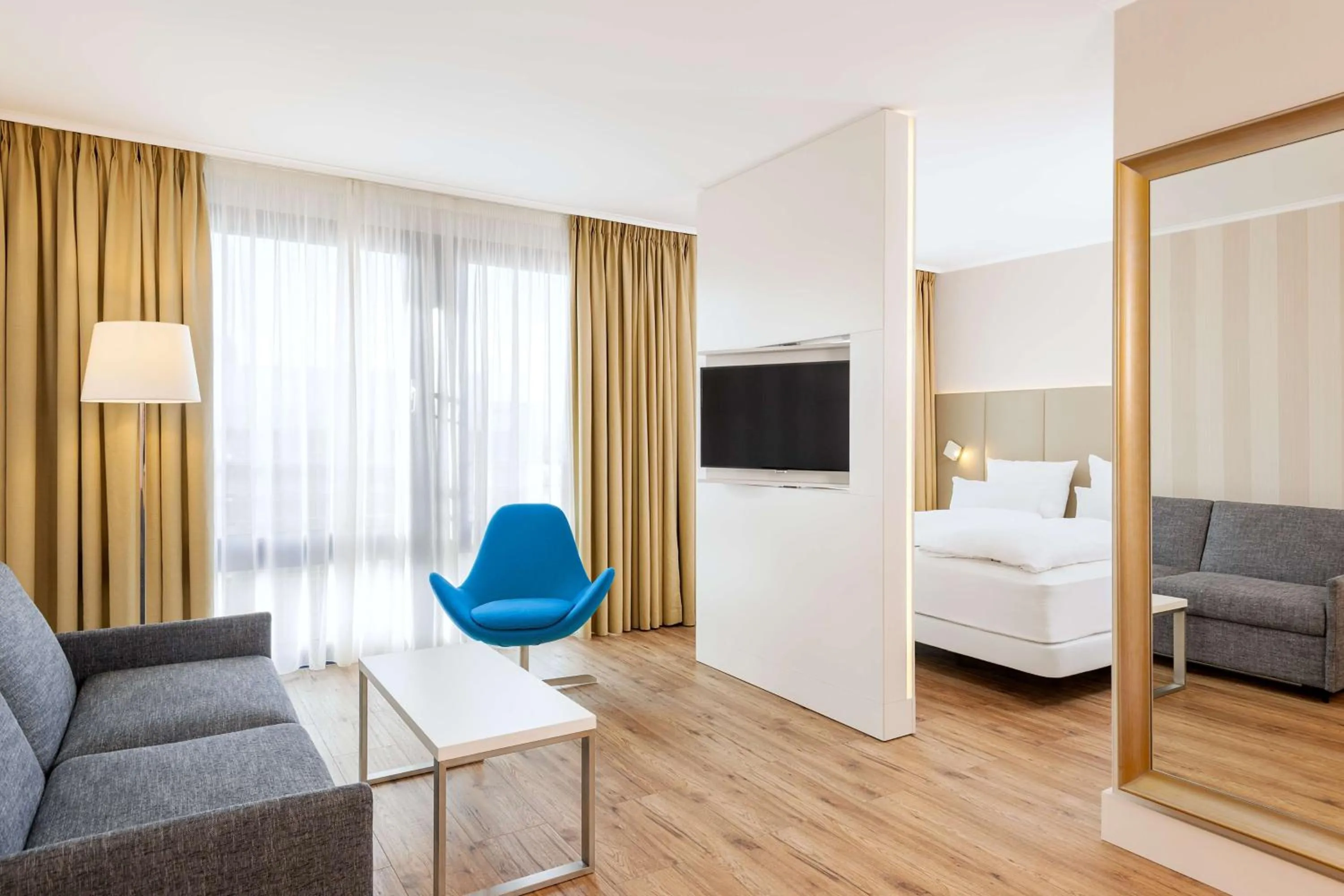 Photo of the whole room, Bed in NH Dortmund