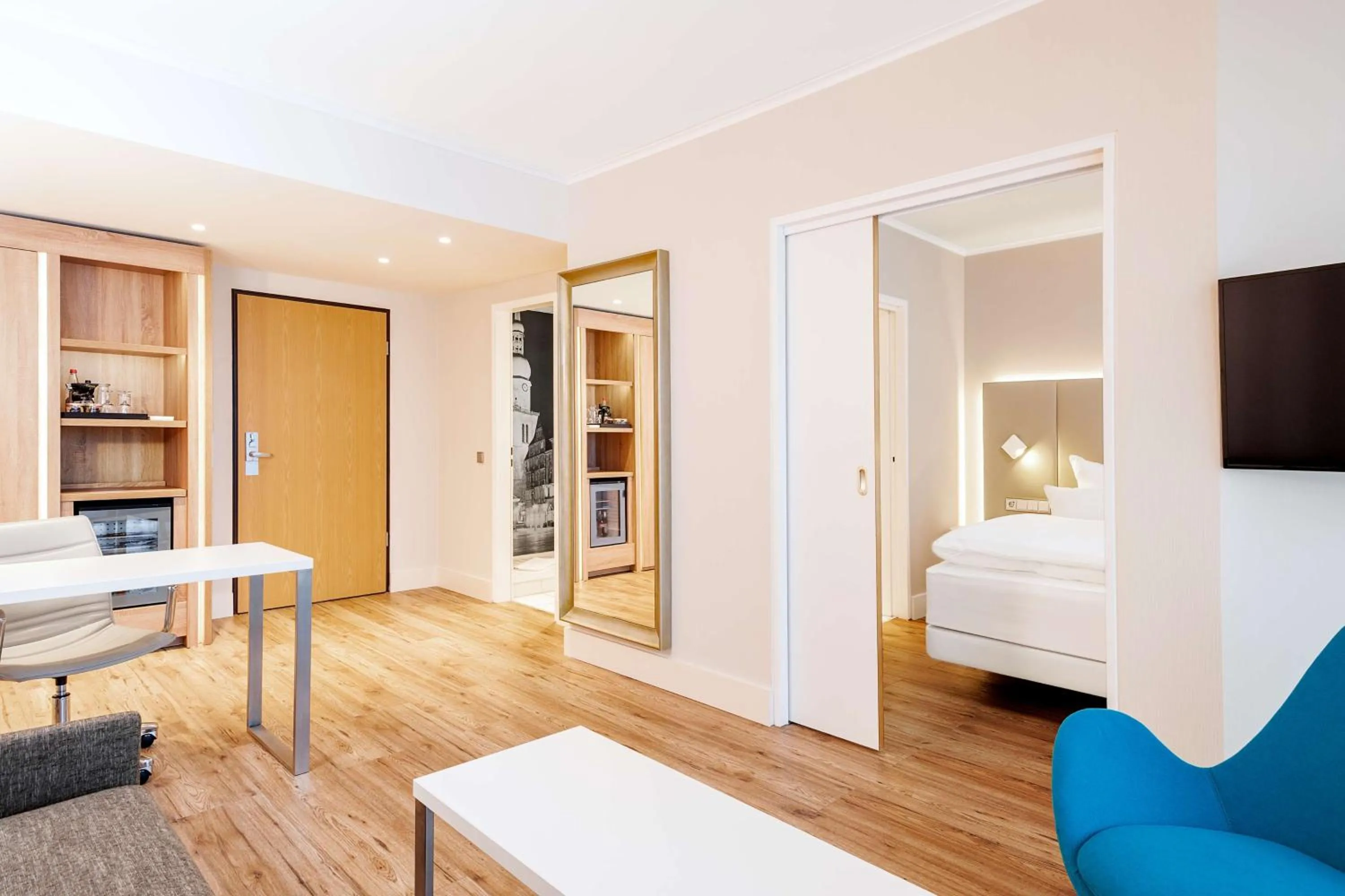 Photo of the whole room, Bed in NH Dortmund