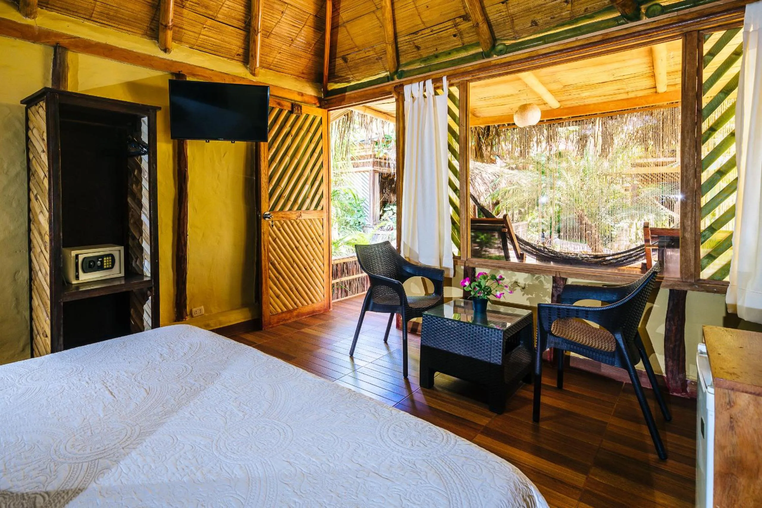 TV and multimedia, Bed in Kimbas Bungalows Mancora