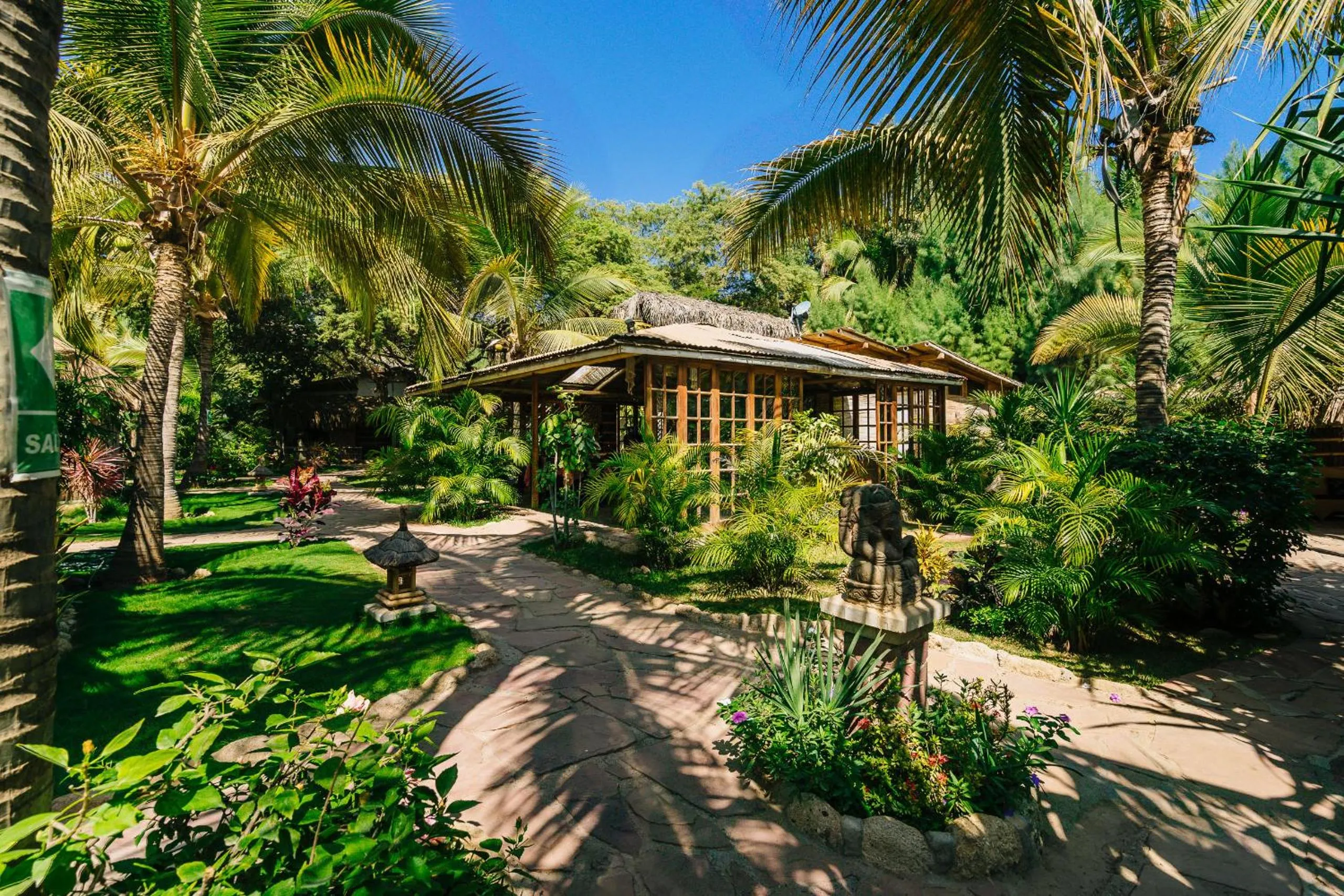 Garden in Kimbas Bungalows Mancora