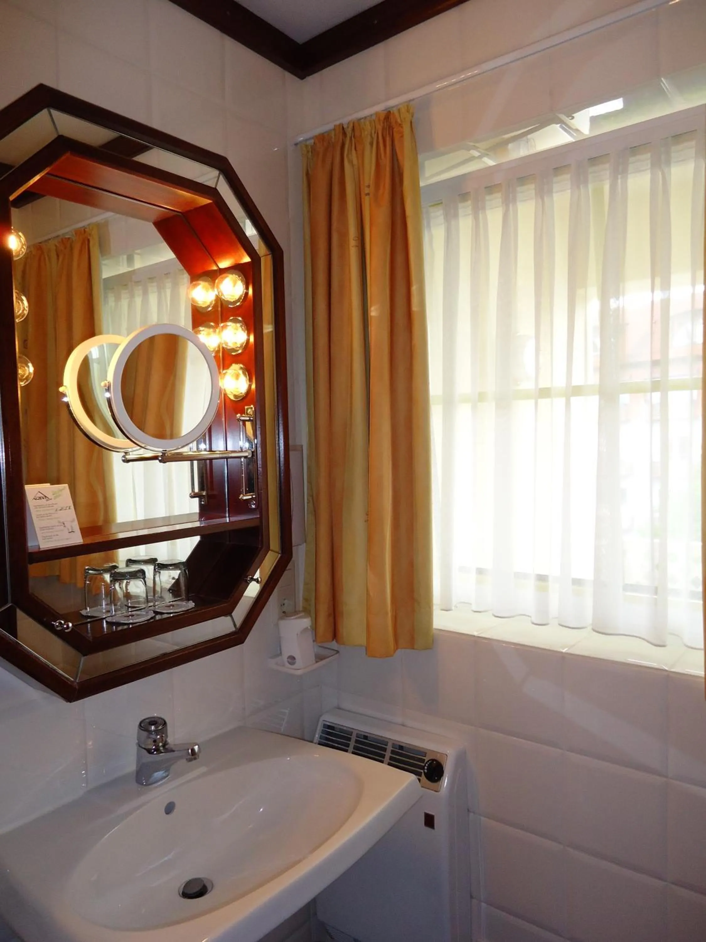 Bathroom in Akzent Hotel Löwen