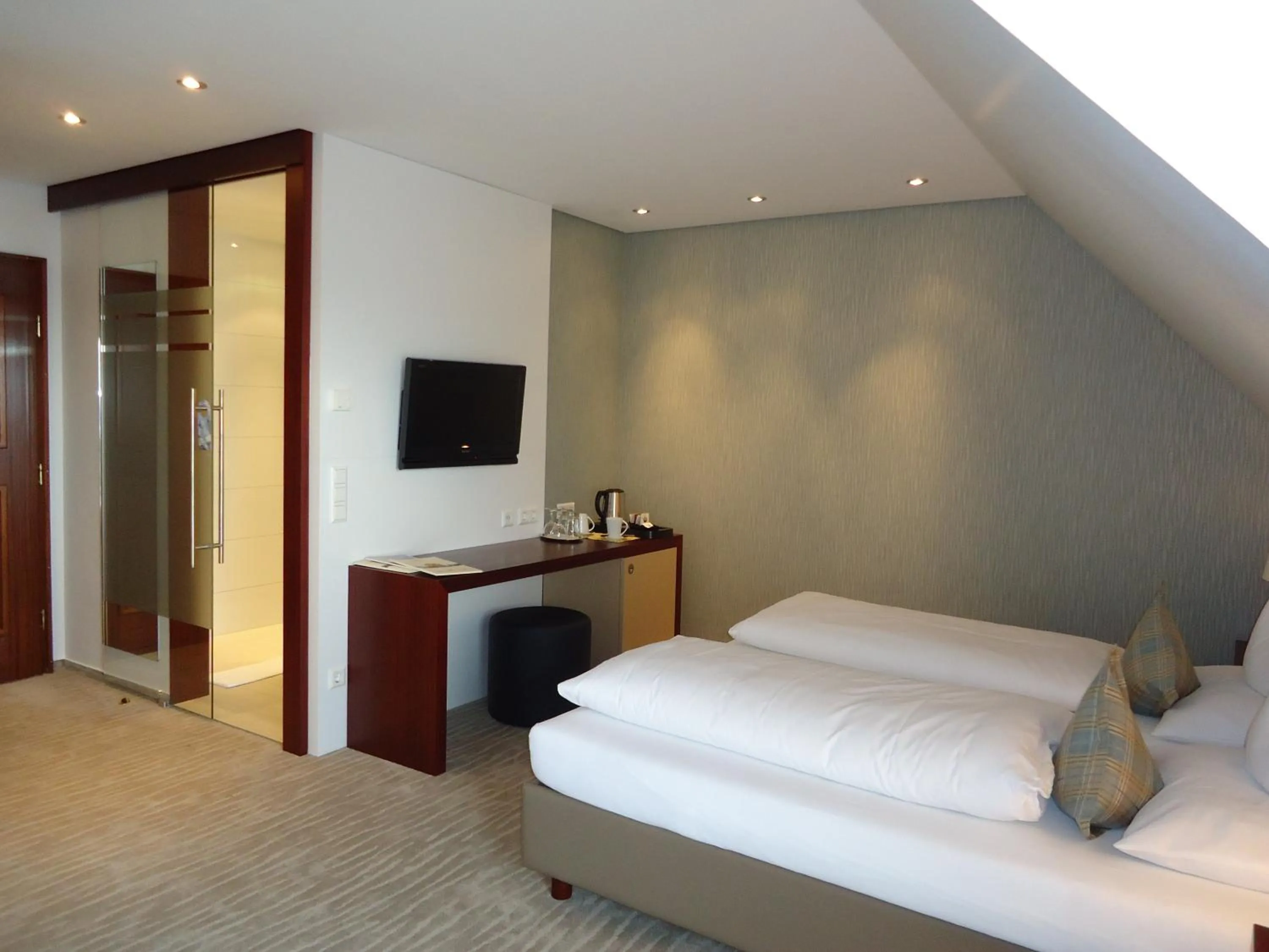 Bed in Akzent Hotel Löwen